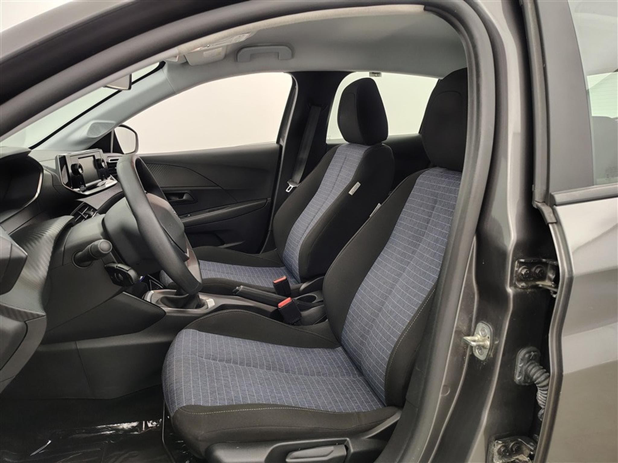 Peugeot 208 1.2i PureTech Like CLIM (2022) - Photo 7