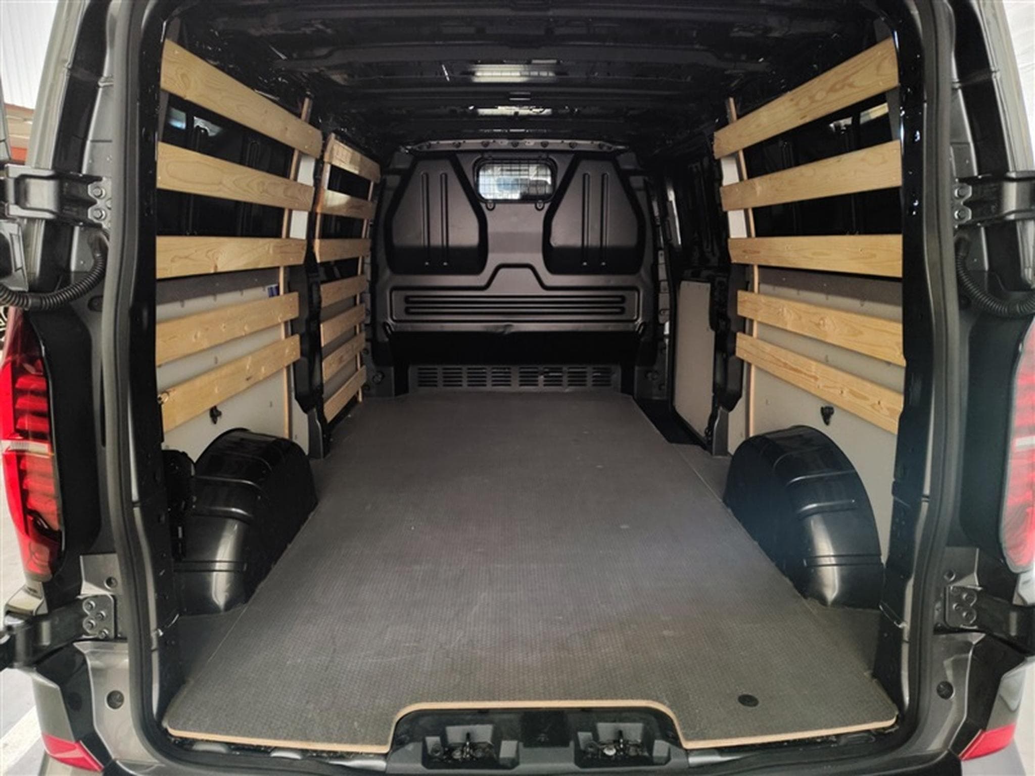 VW T7 2.0 CRTDi 150cv L2 NAVI / CARPLAY / FULL LED / CAMERA (2025) - Photo 15