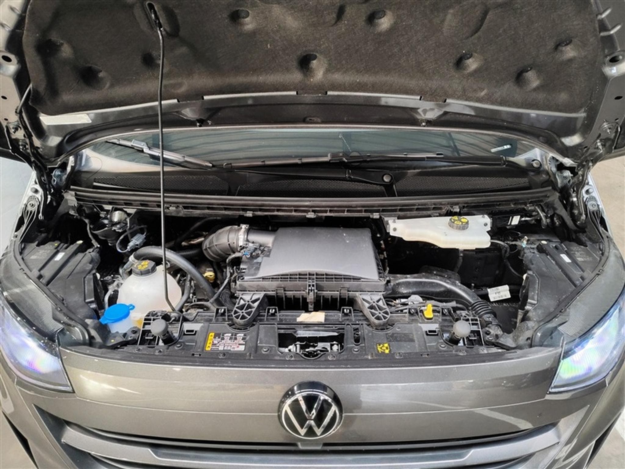 VW T7 2.0 CRTDi 150cv L2 NAVI / CARPLAY / FULL LED / CAMERA (2025) - Photo 20