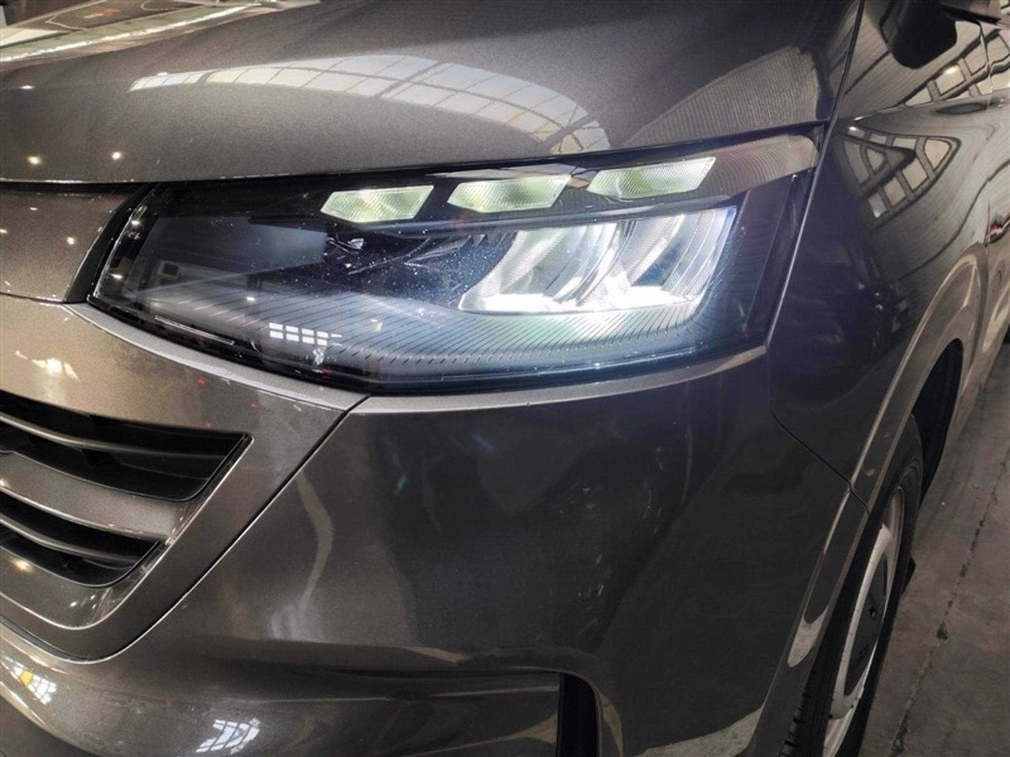 VW T7 2.0 CRTDi 150cv L2 NAVI / CARPLAY / FULL LED / CAMERA (2025) - Photo 16