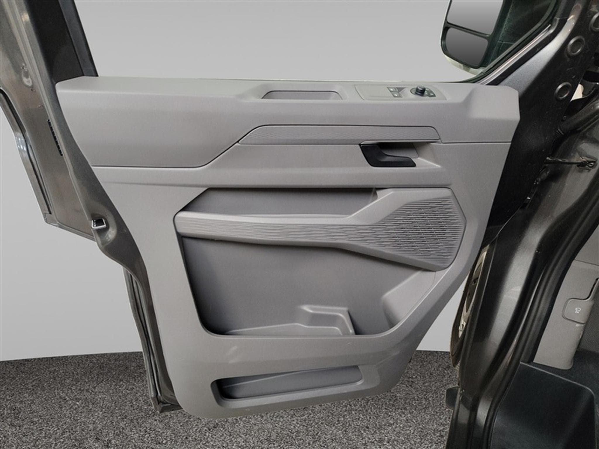 VW T7 2.0 CRTDi 150cv L2 NAVI / CARPLAY / FULL LED / CAMERA (2025) - Photo 18