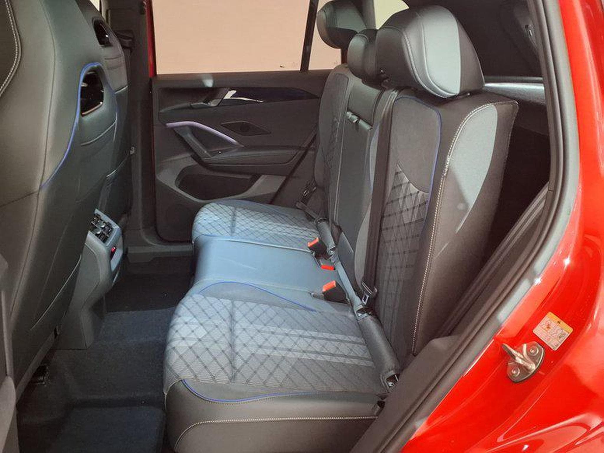 VW Tiguan R-Line 2.0 TSI 7-Gang-DSG 4MOTION (2026) - Foto 12