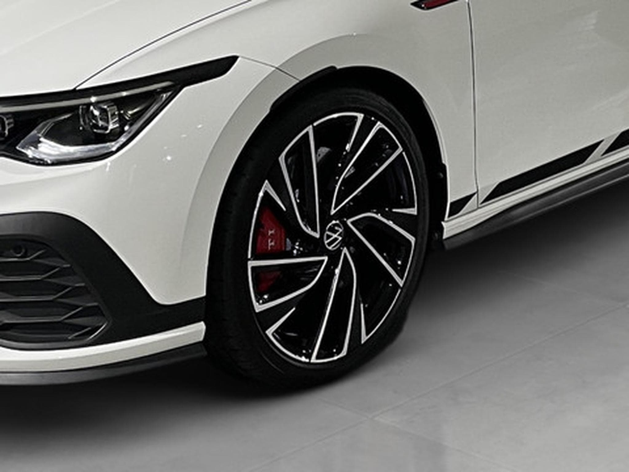 VW Golf VIII 2.0 TSI 221kW GTI Clubsport DSG (2022) - Foto 20