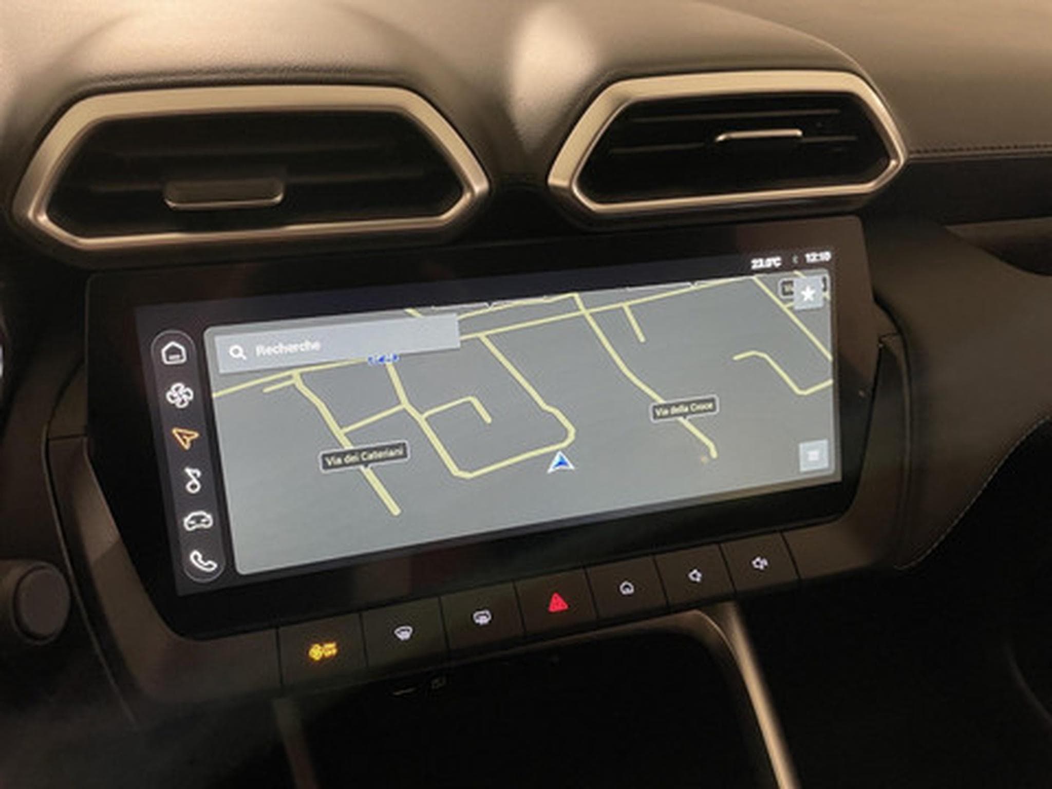 MG ZS 1.5 Hybrid+ Luxury (2025) - Photo 2