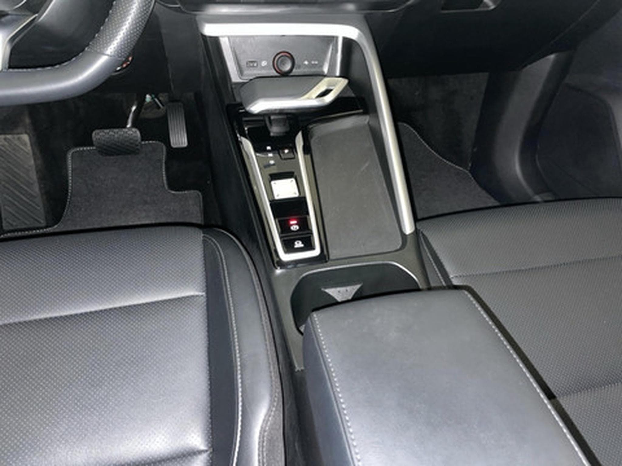 MG ZS 1.5 Hybrid+ Luxury (2025) - Photo 9