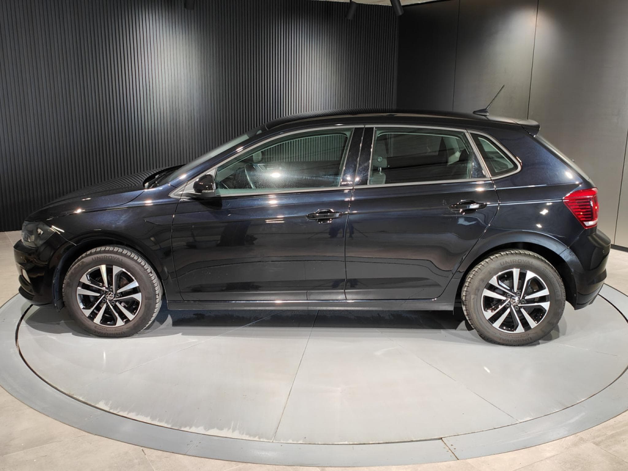 VW Polo 1.0 TSI UNITED CARPLAY CLIM RADAR AV/ARR (2021) - Foto 5