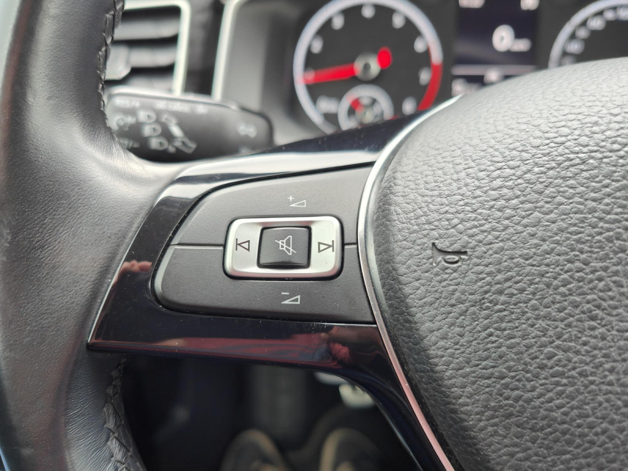 VW Polo 1.0 TSI UNITED CARPLAY CLIM RADAR AV/ARR (2021) - Foto 19