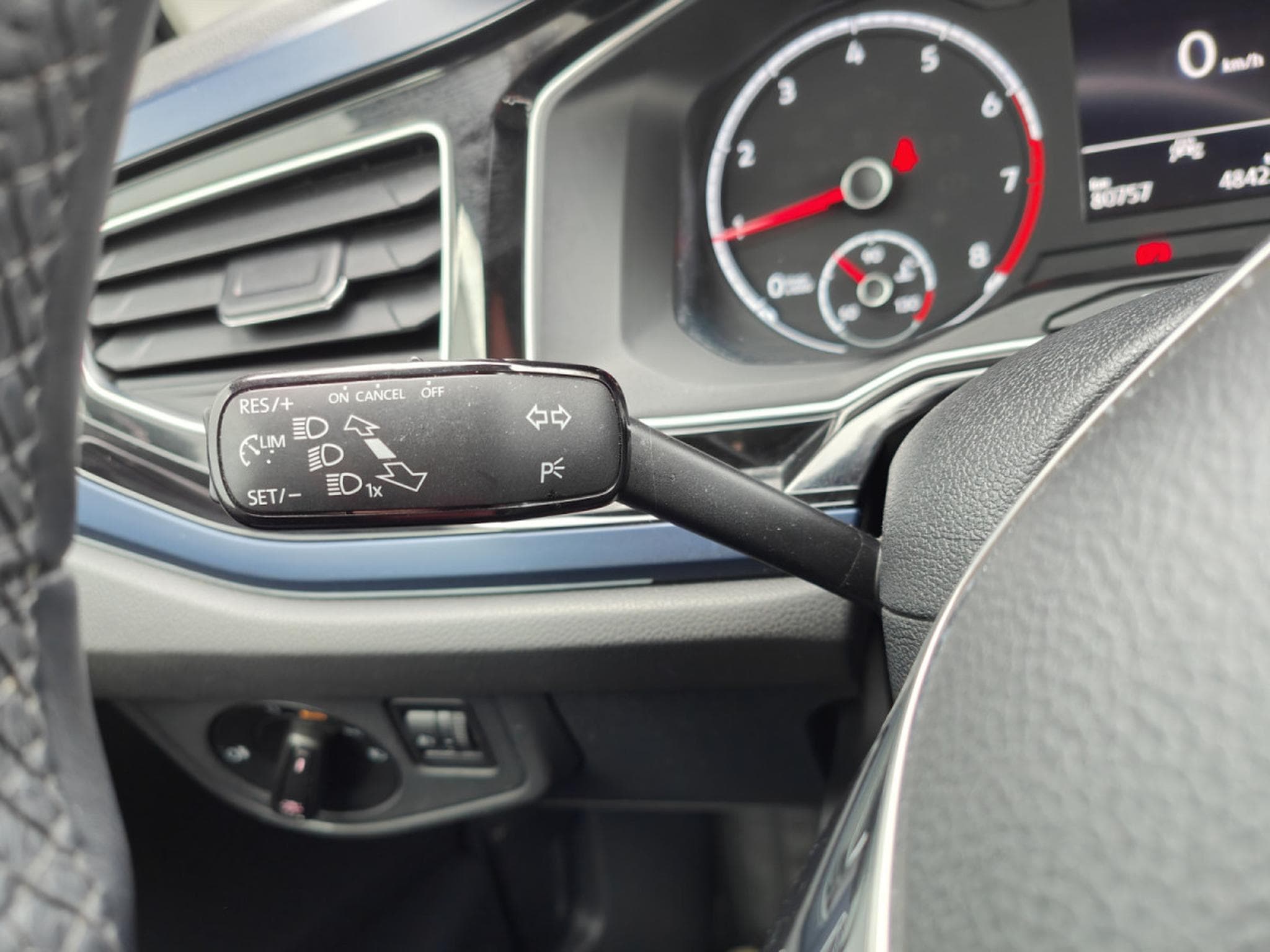 VW Polo 1.0 TSI UNITED CARPLAY CLIM RADAR AV/ARR (2021) - Foto 20