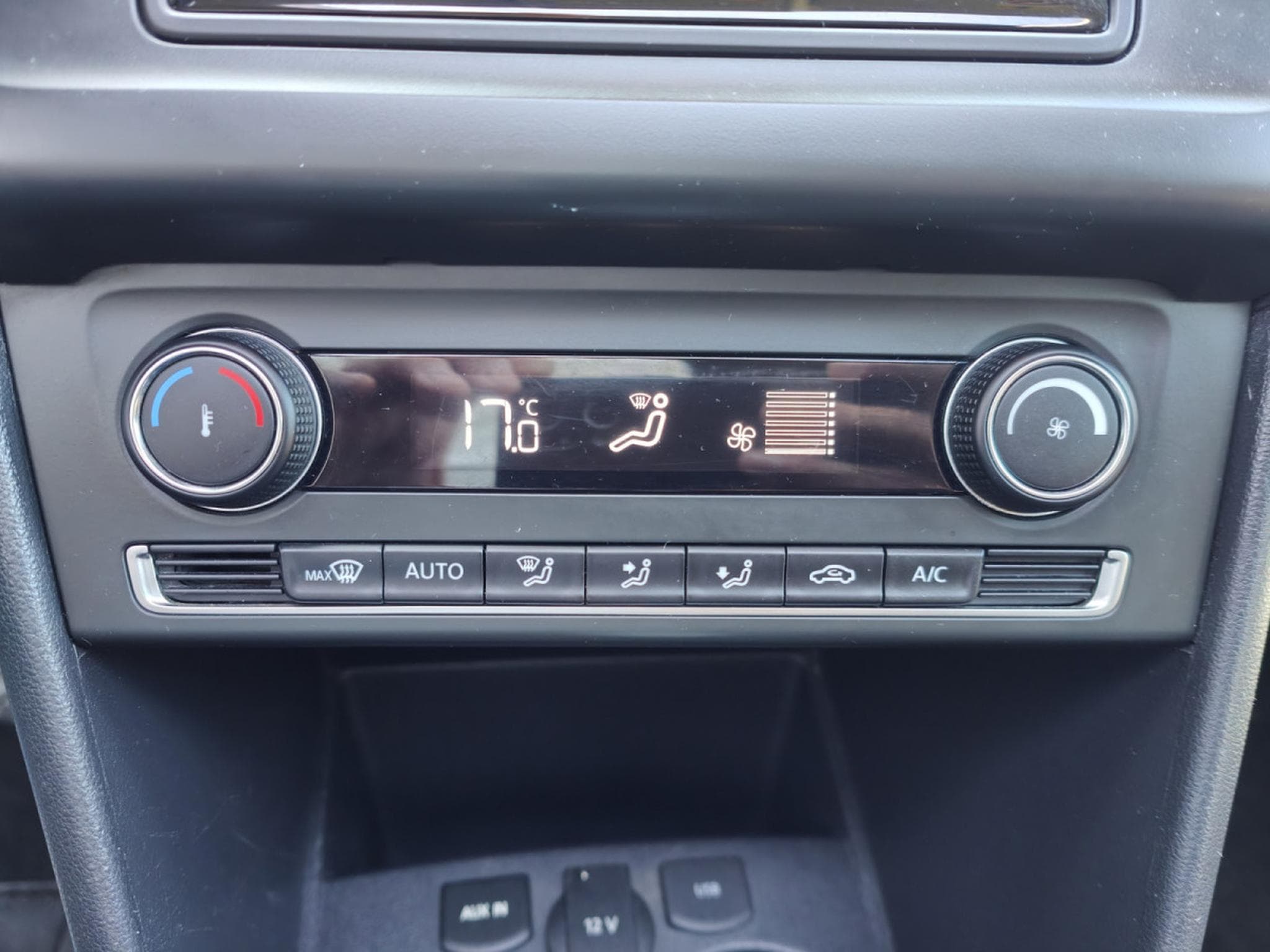 VW Polo 1.2 TSI DSG TOIT OUVRANT BLUETOOTH GPS RADAR AV/ARR CLIM AUT (2015) - Foto 20