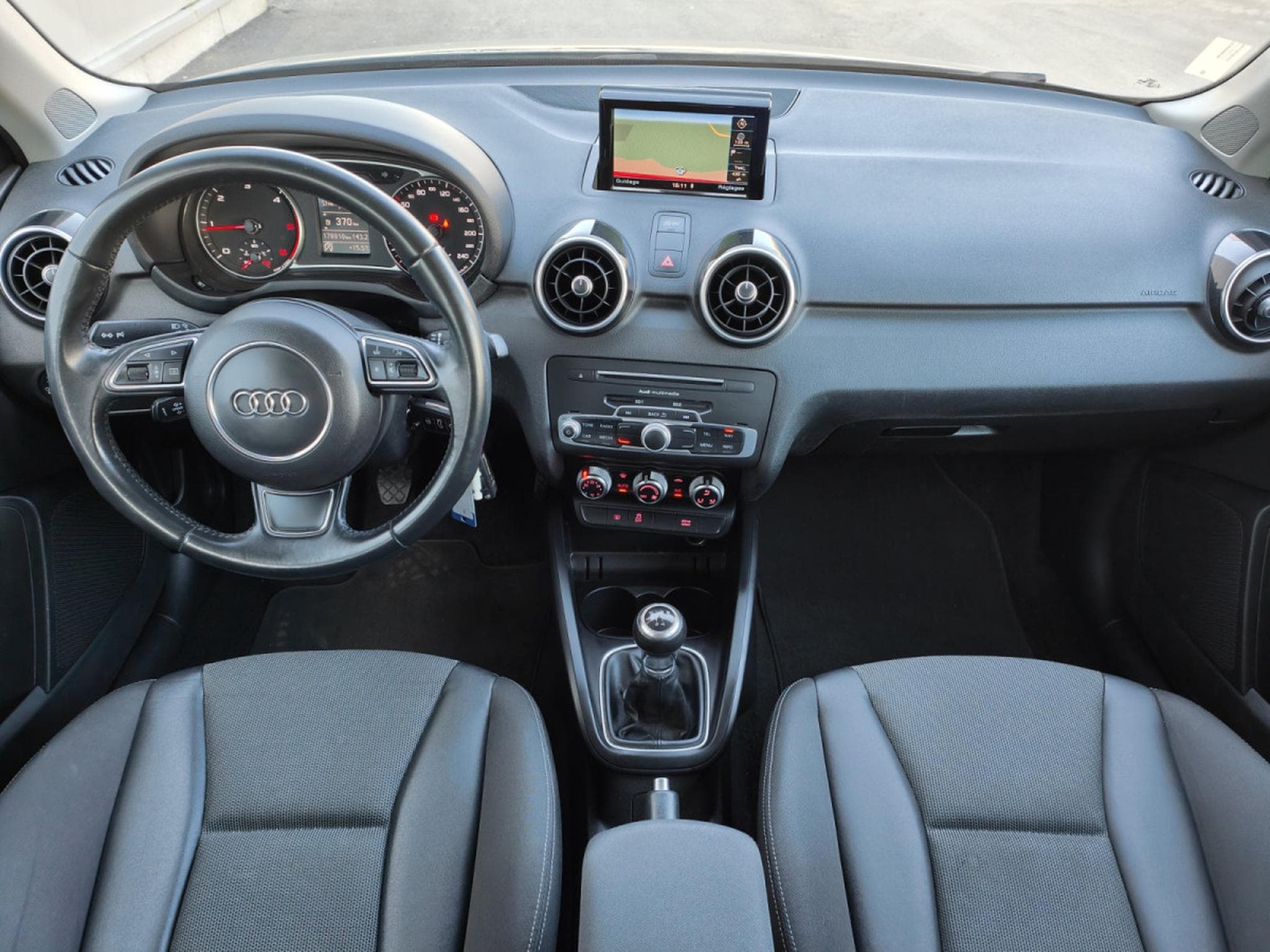 Audi A1 1.6 TDI SPORTBACK GPS BLUETOOTH CLIM AUTO APS AR (2015) - Photo 11