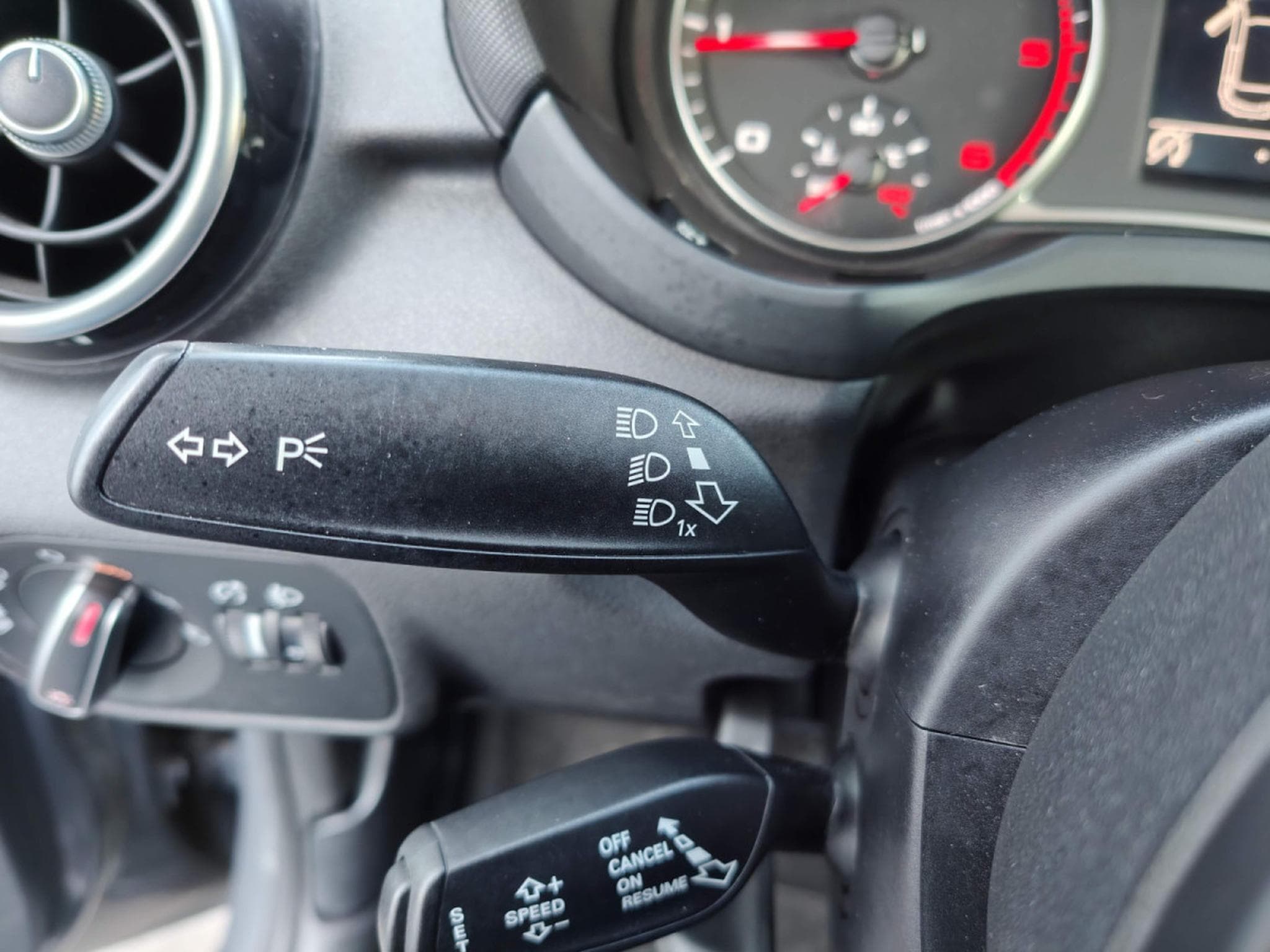Audi A1 1.6 TDI SPORTBACK GPS BLUETOOTH CLIM AUTO APS AR (2015) - Photo 18