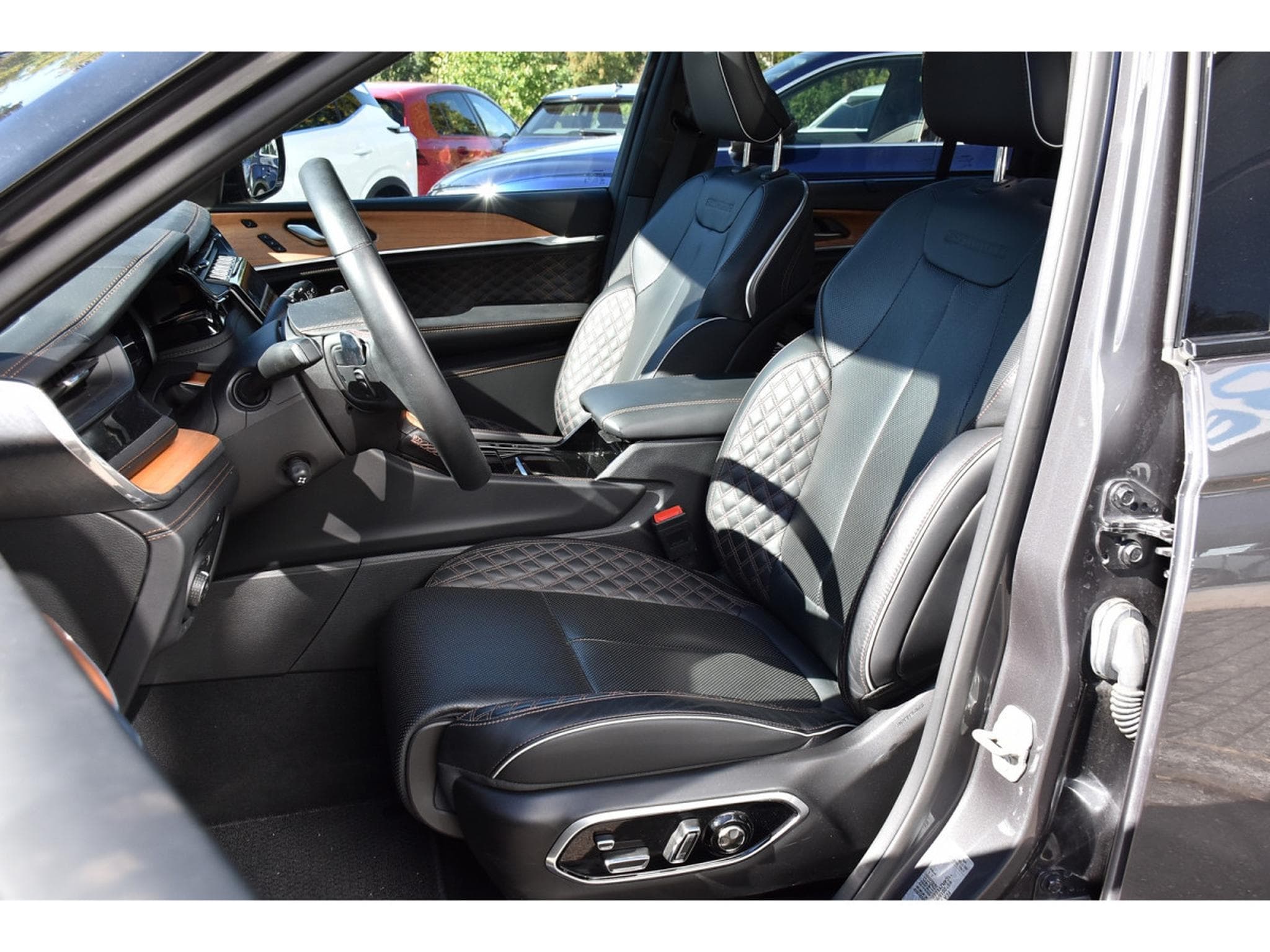 Jeep Cherokee 2.0 4xe PHEV AWD Summit Reserve PANO SG MASS FULL (2024) - Foto 6