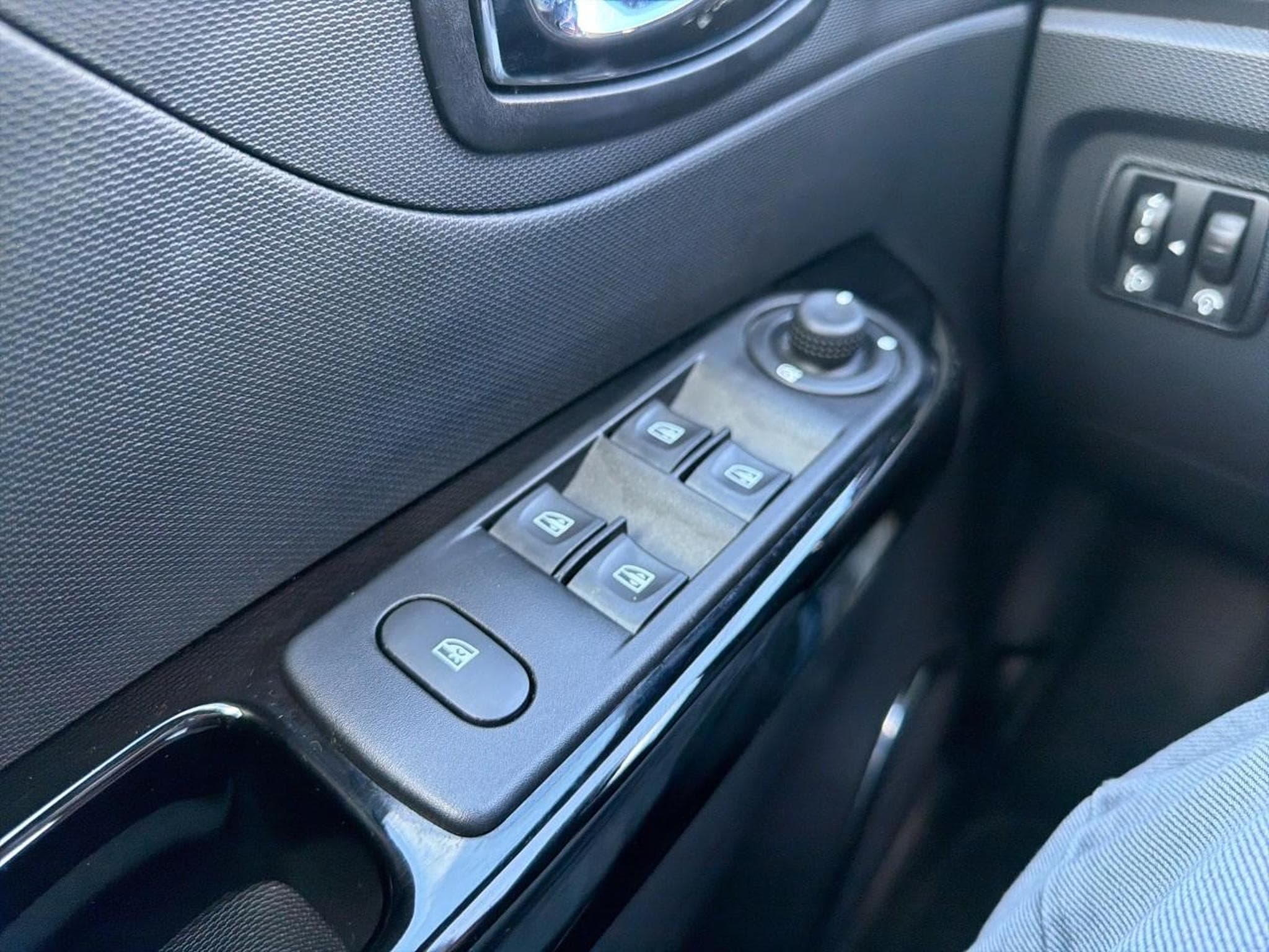 Renault CAPTUR 1.5 DCI 90 INTENS EDC ECO² (2015) - Photo 30