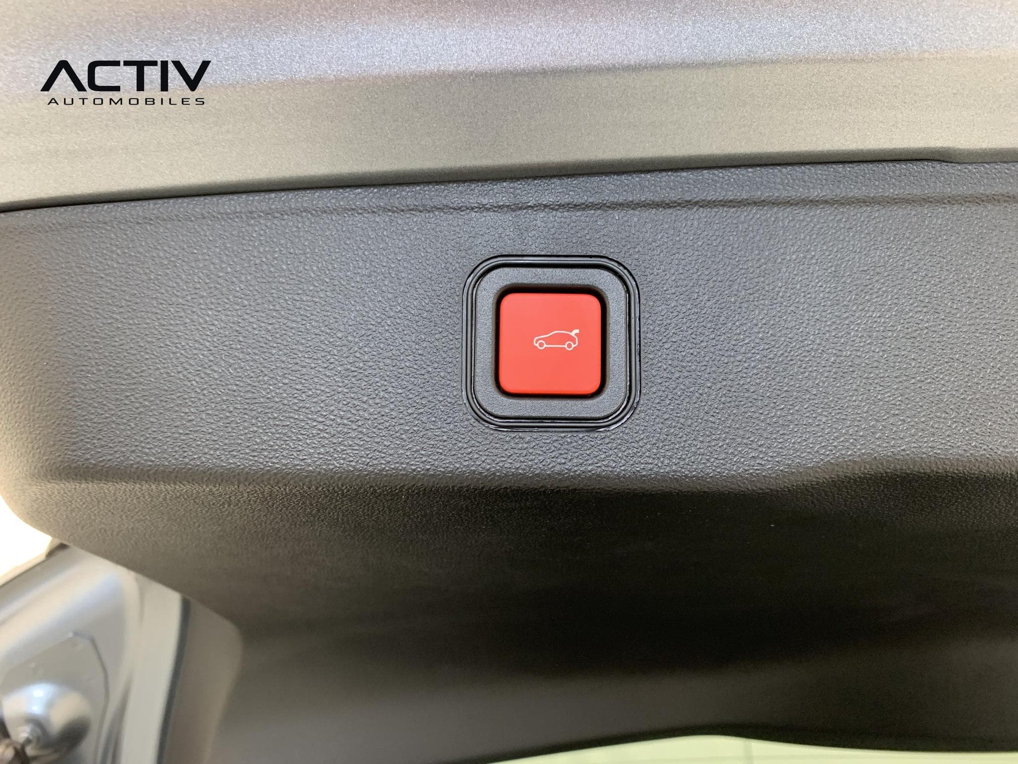 Jeep Avenger 1.2 Turbo T3 110 ch e-Hybrid BVR6 Summit (2026) - Photo 13