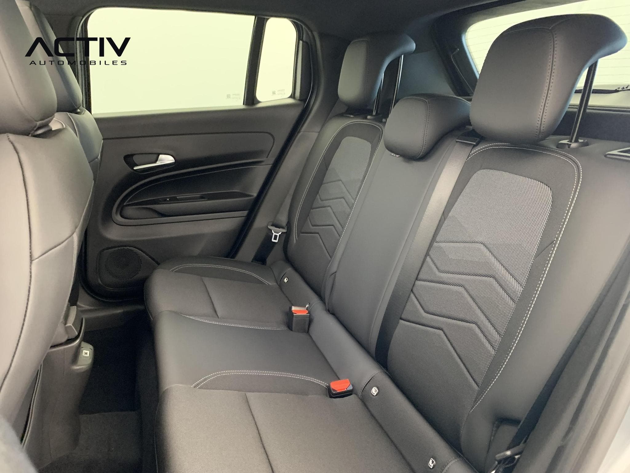 Jeep Avenger 1.2 Turbo T3 110 ch e-Hybrid BVR6 Summit (2026) - Photo 26