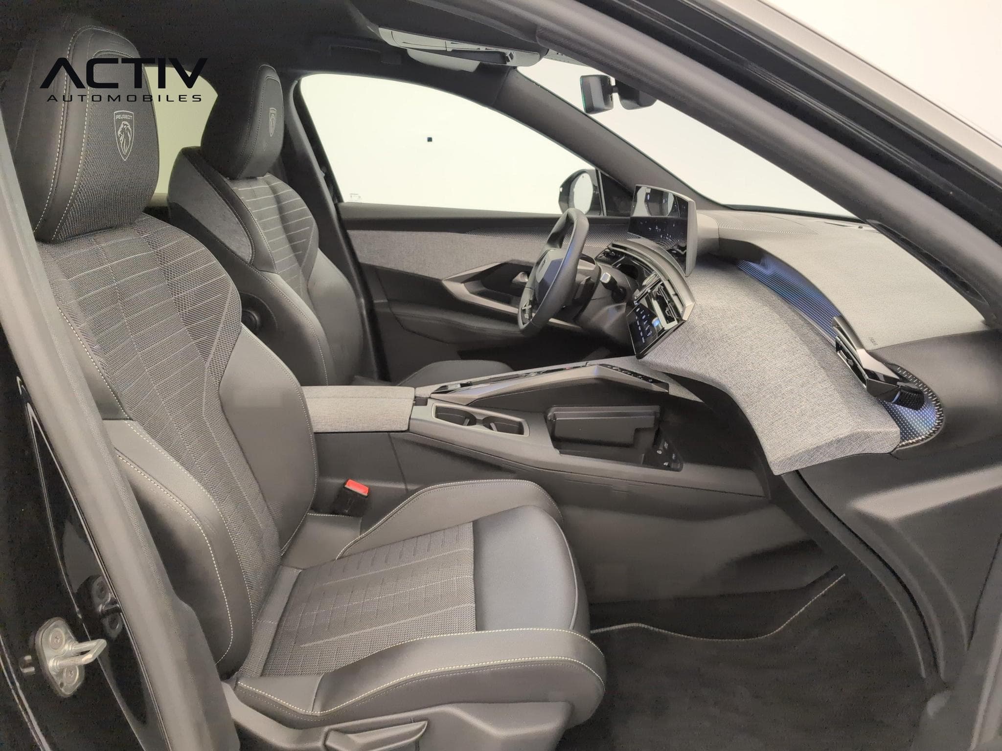 Peugeot 3008 Hybrid 145 e-DCS6 GT (2025) - Photo 9