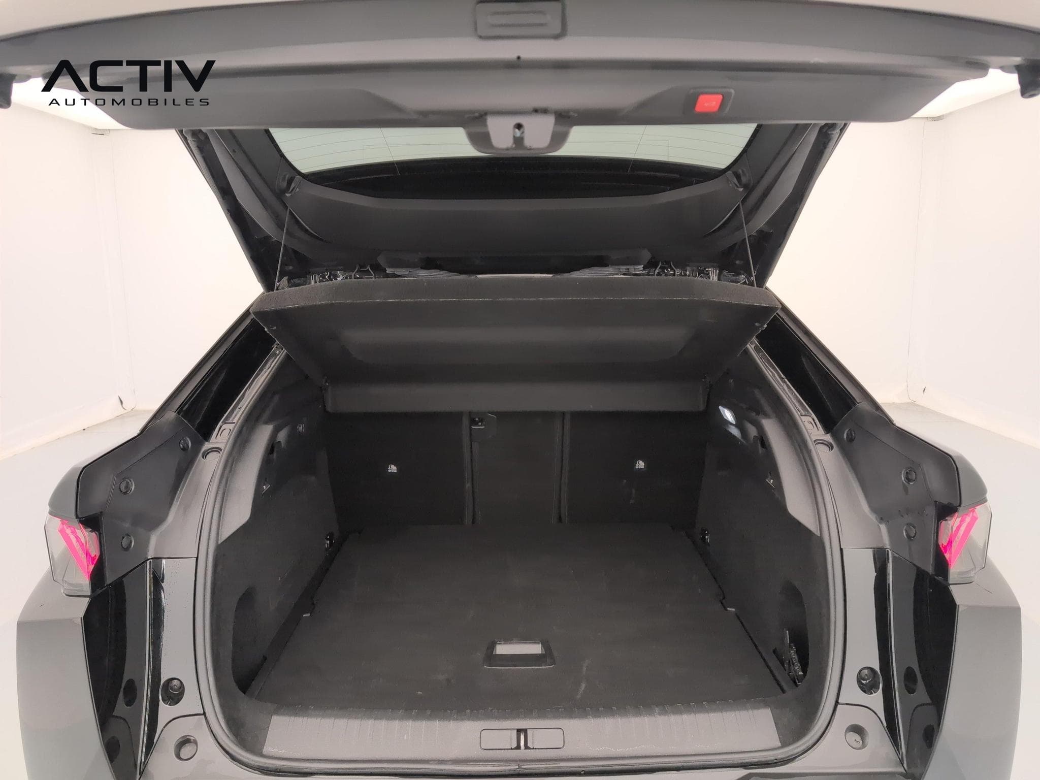 Peugeot 3008 Hybrid 145 e-DCS6 GT (2025) - Photo 11