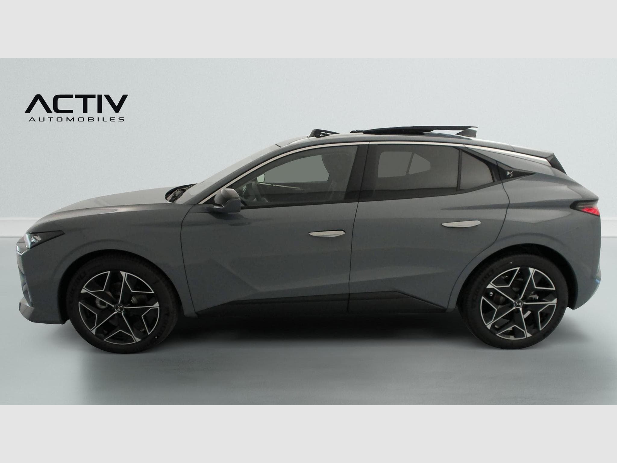 DS Automobiles DS4 Hybride 145 e-DCT6 Etoile - Alcantara (2025) - Photo 4