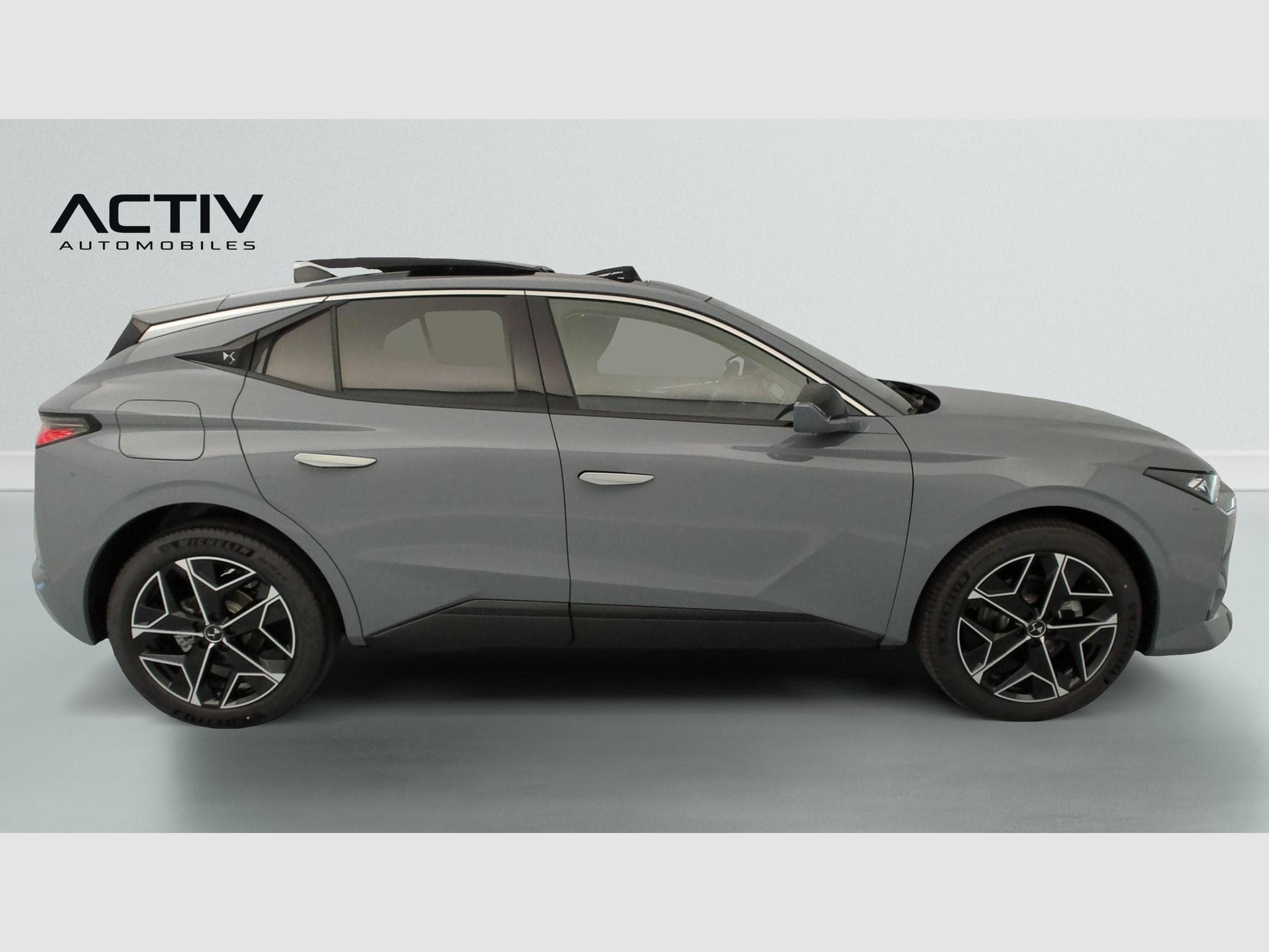 DS Automobiles DS4 Hybride 145 e-DCT6 Etoile - Alcantara (2025) - Photo 8