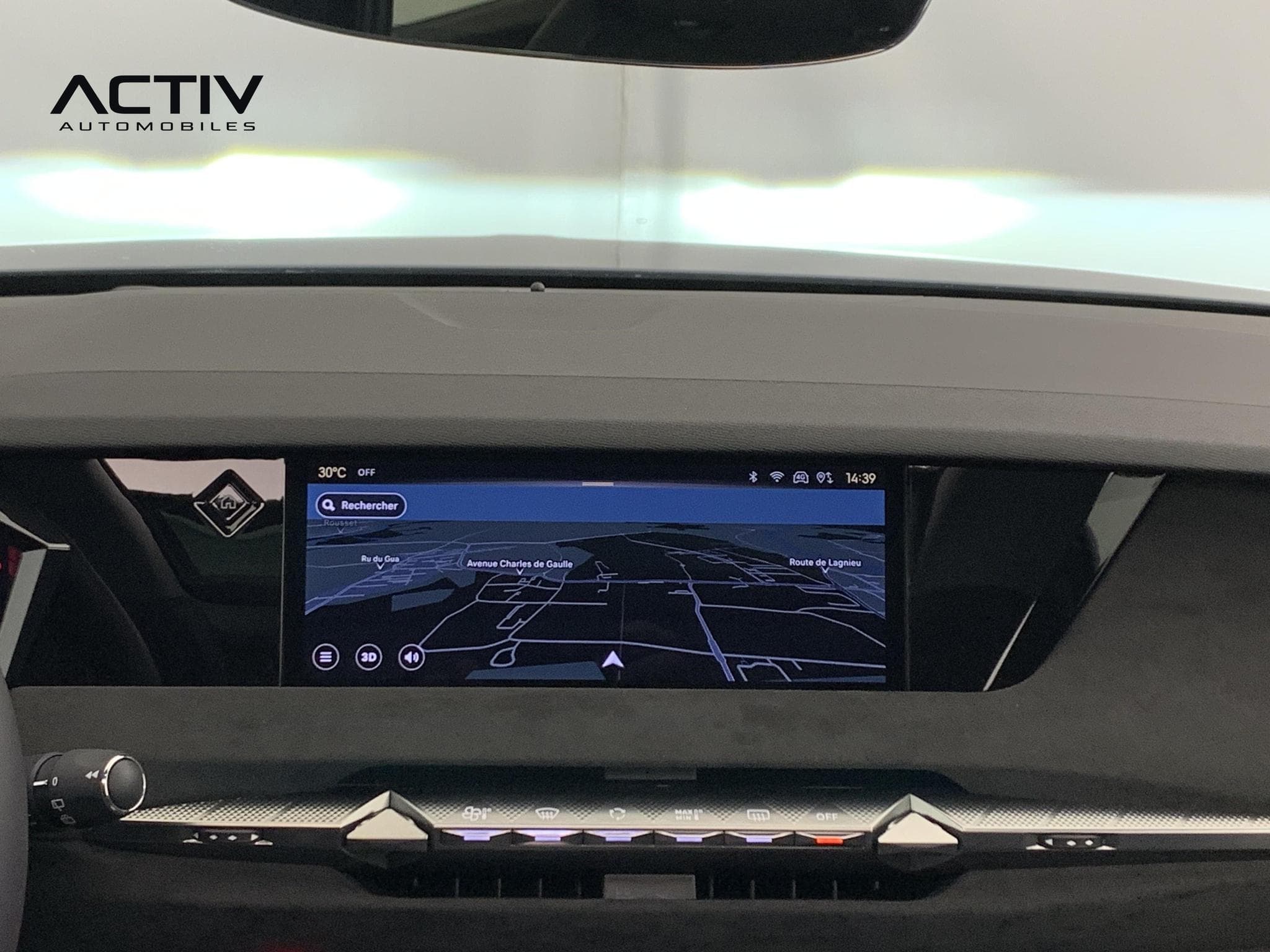 DS Automobiles DS4 Hybride 145 e-DCT6 Etoile - Alcantara (2025) - Photo 18