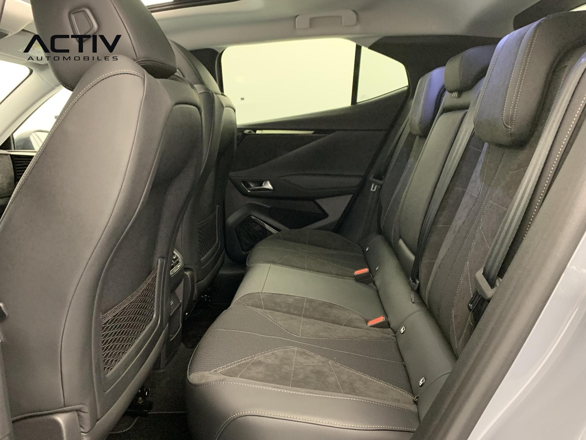 DS Automobiles DS4 Hybride 145 e-DCT6 Etoile - Alcantara (2025) - Photo 21