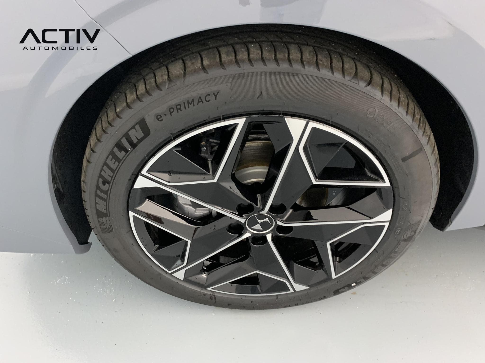 DS Automobiles DS4 Hybride 145 e-DCT6 Etoile - Alcantara (2025) - Photo 24