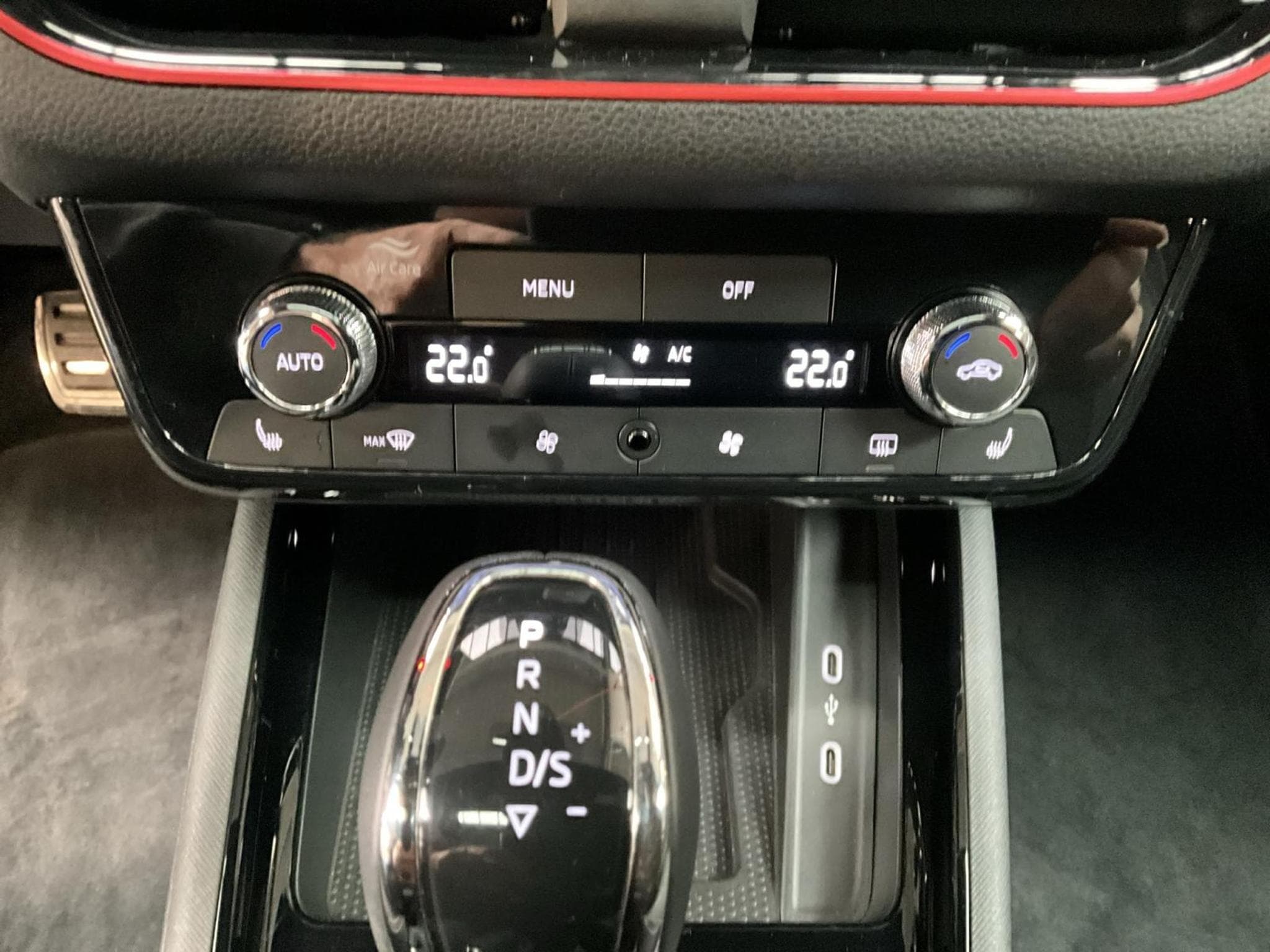 Skoda Kamiq Monte-Carlo+DSG+LED+NAVI+PANO+DAB (2025) - Foto 16