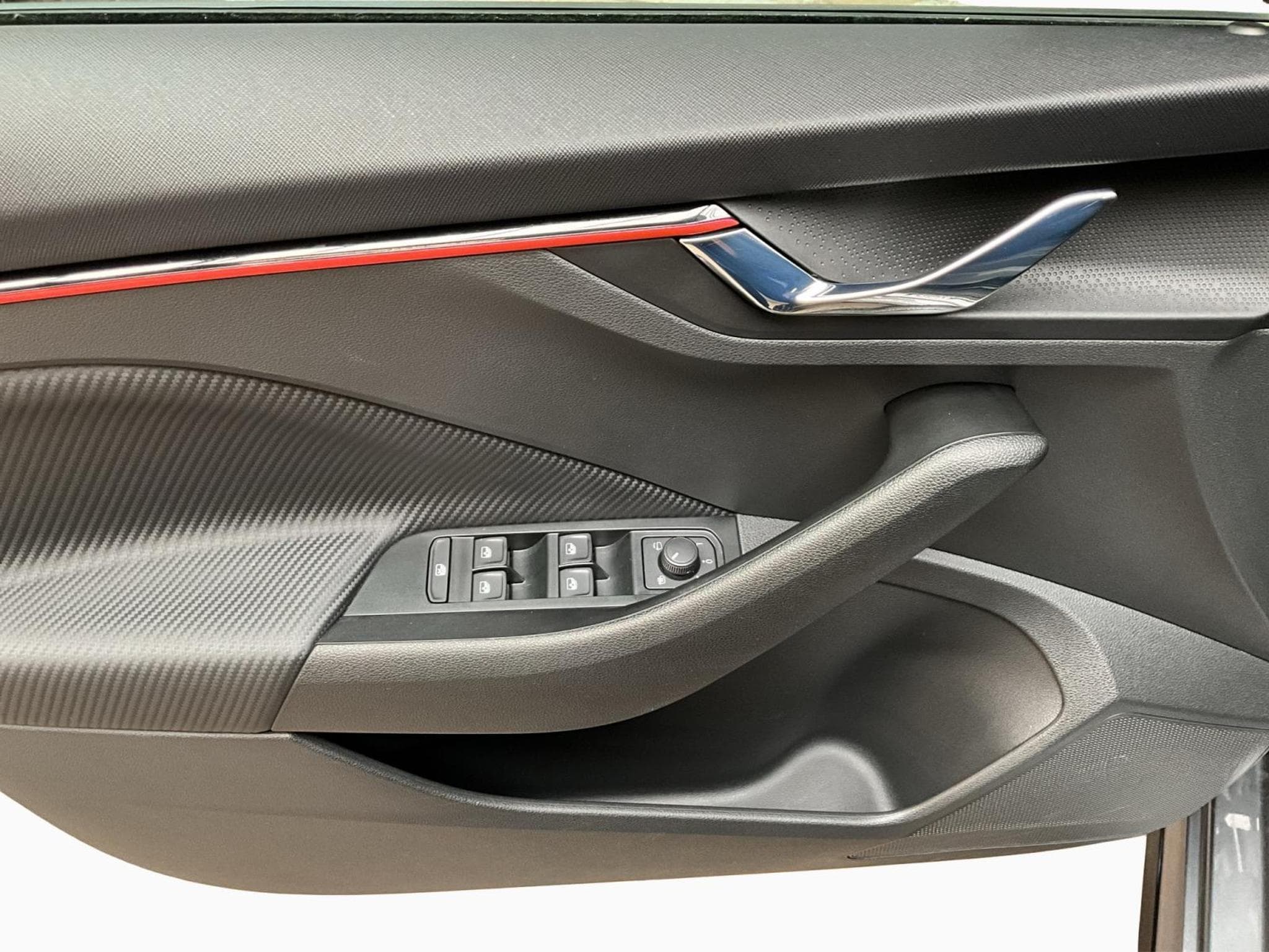 Skoda Kamiq Monte-Carlo+DSG+LED+NAVI+PANO+DAB (2025) - Foto 19