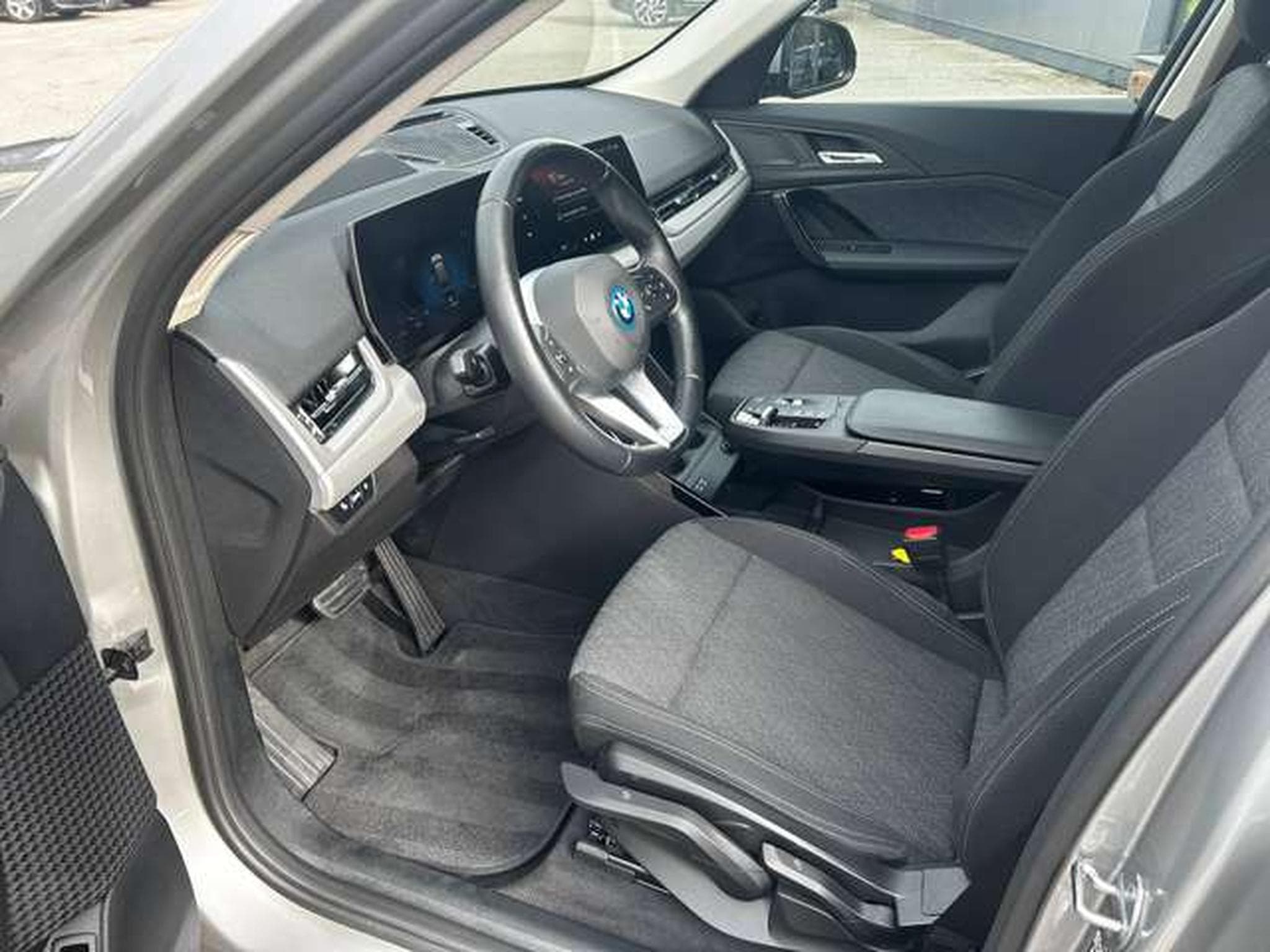 BMW iX1 XDRIVE 30A 313 CV (2024) - Photo 5