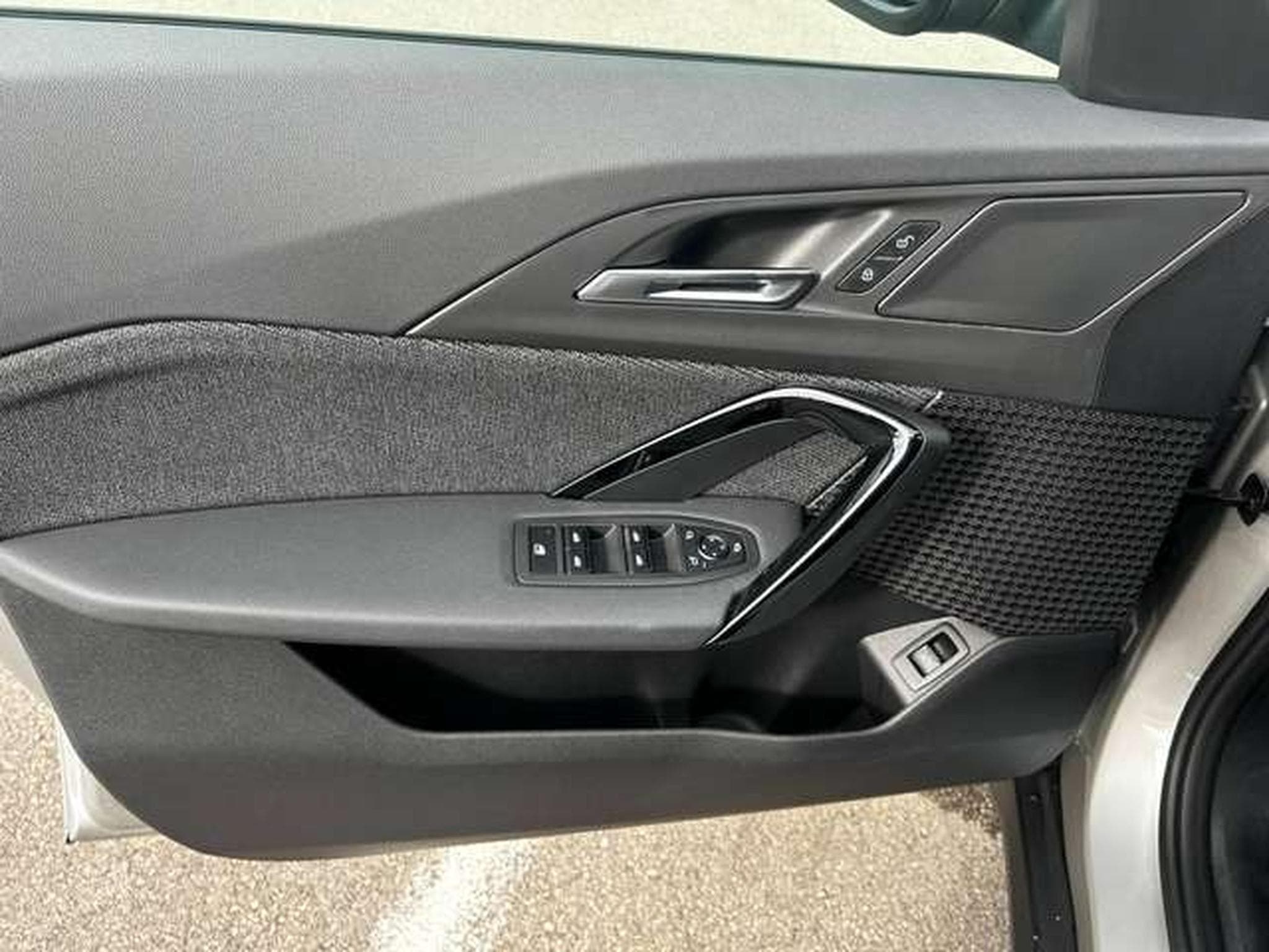 BMW iX1 XDRIVE 30A 313 CV (2024) - Photo 18