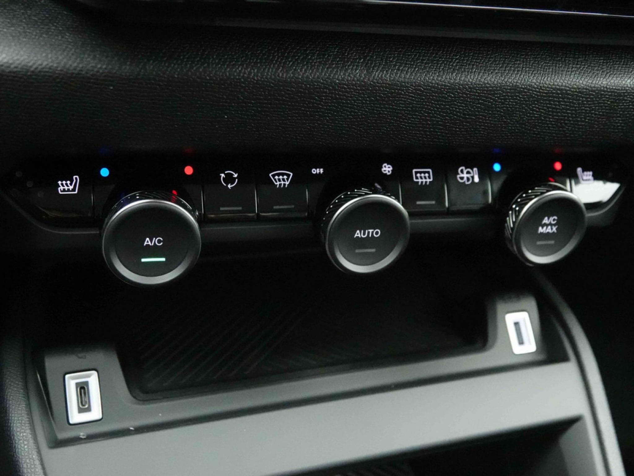 Citroën C4 1.2 Hybrid e-DSC6 145 Allure (2026) - Foto 14