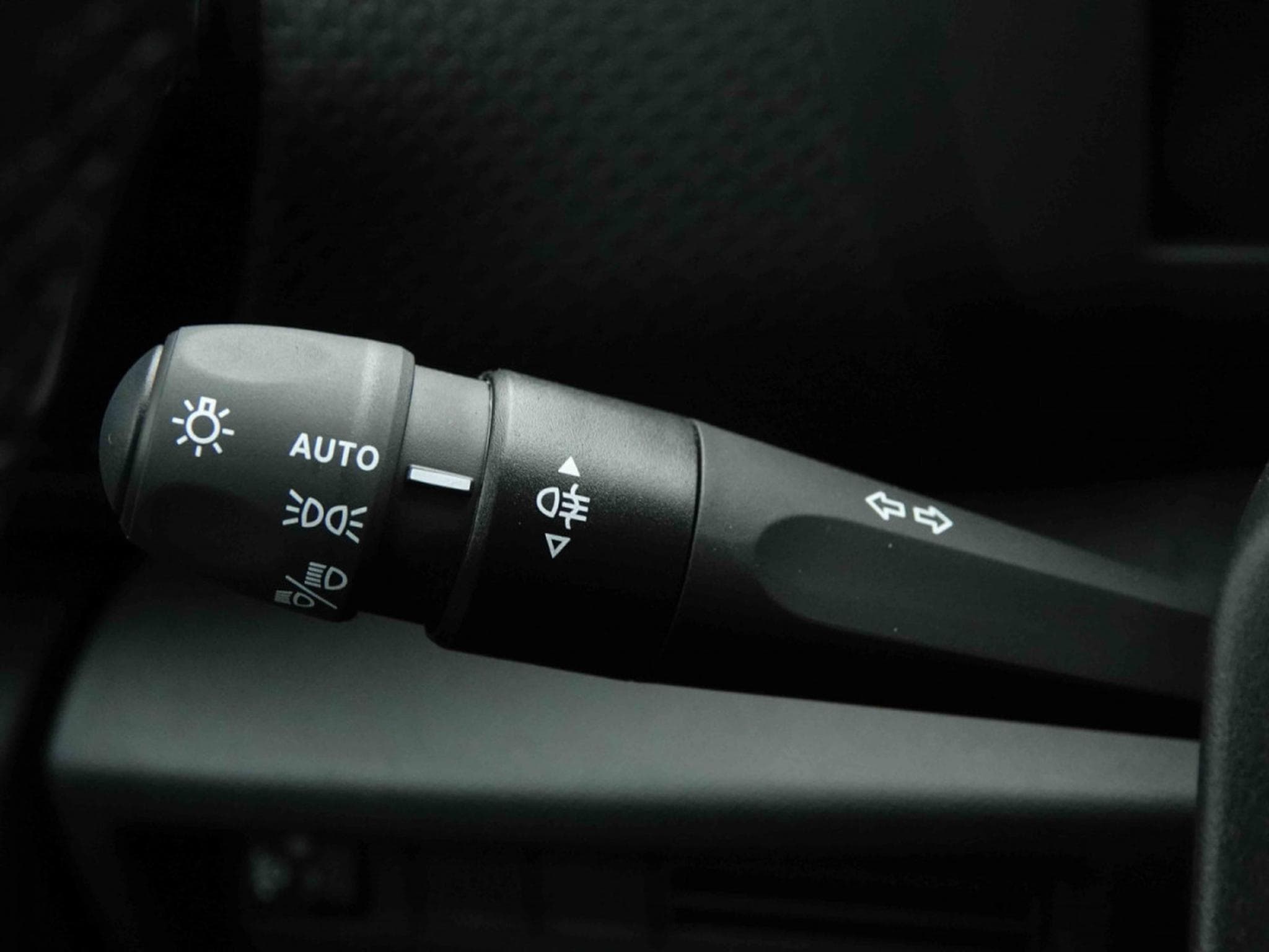Citroën C4 1.2 Hybrid e-DSC6 145 Allure (2026) - Foto 17