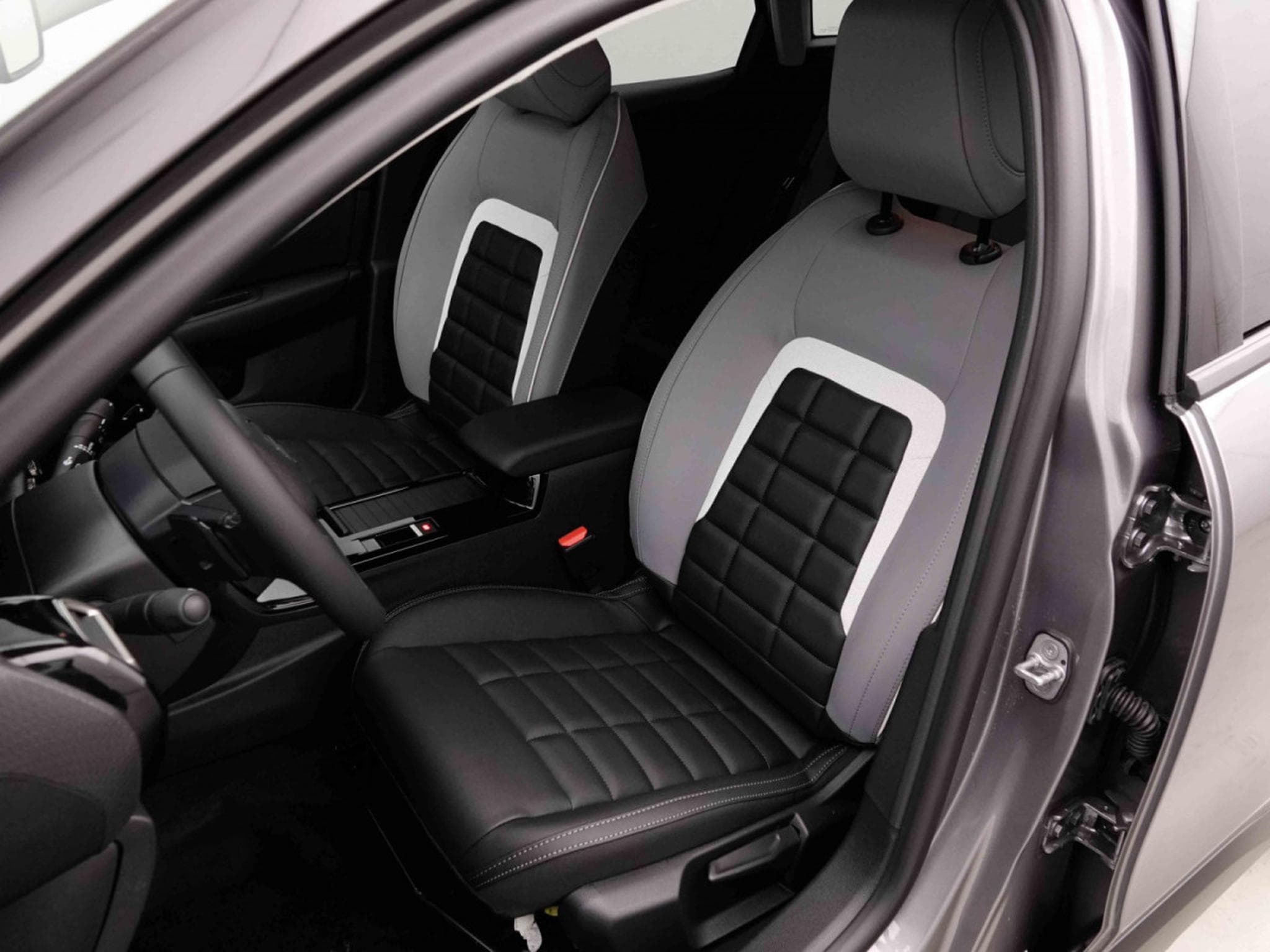 Citroën C4 1.2 130 Auto Max (2025) - Foto 8