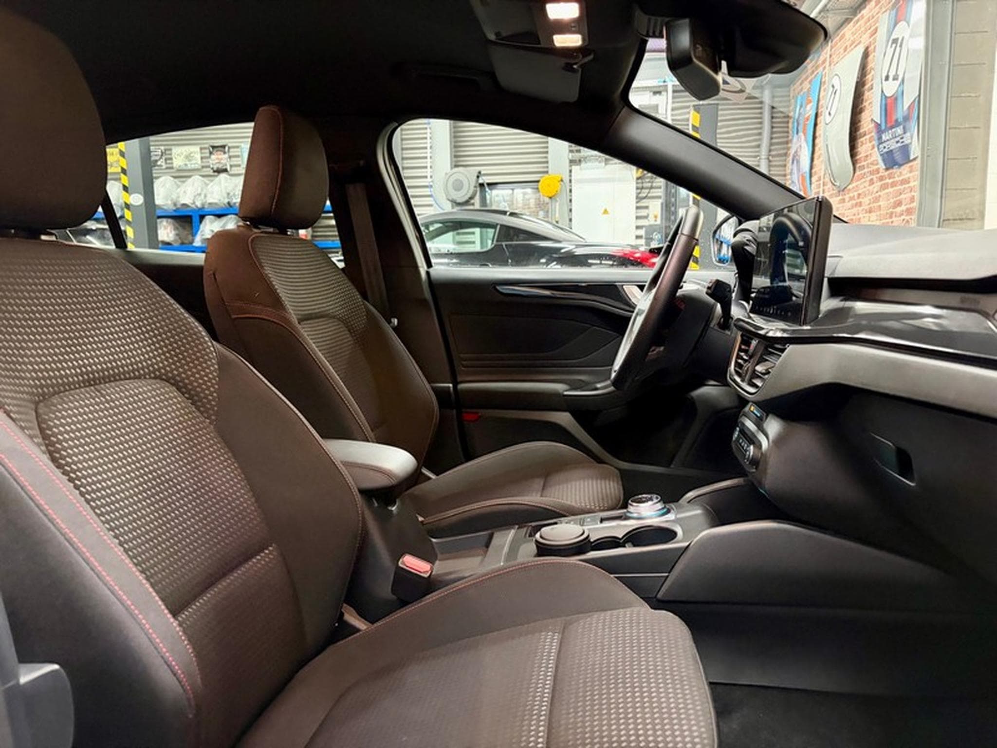 Ford Focus Focus 1.0 EcoBoost 155cv Auto ST-LINE (2025) - Photo 8