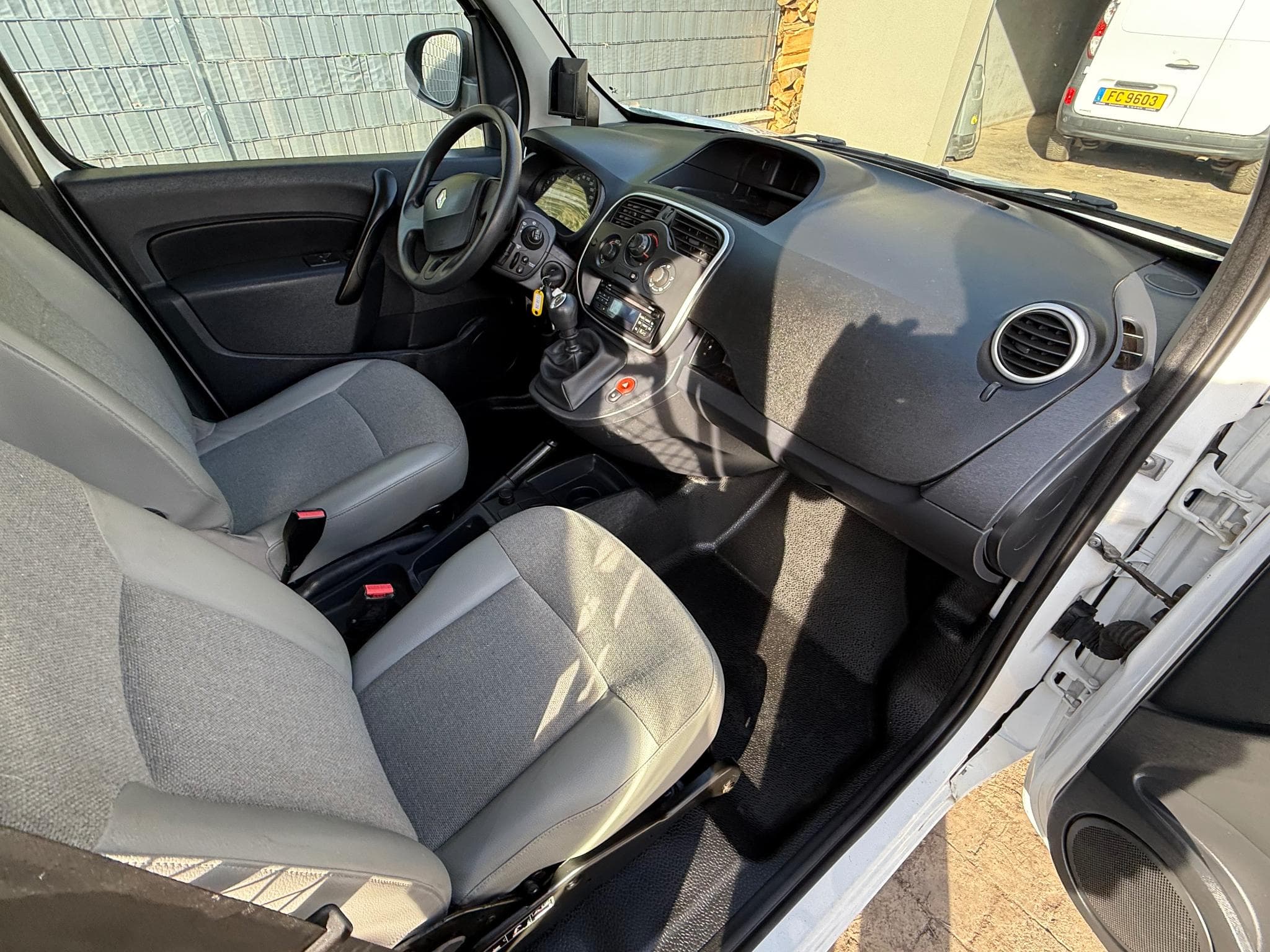 Renault Kangoo Maxi 2 portes latérales (2021) - Photo 9