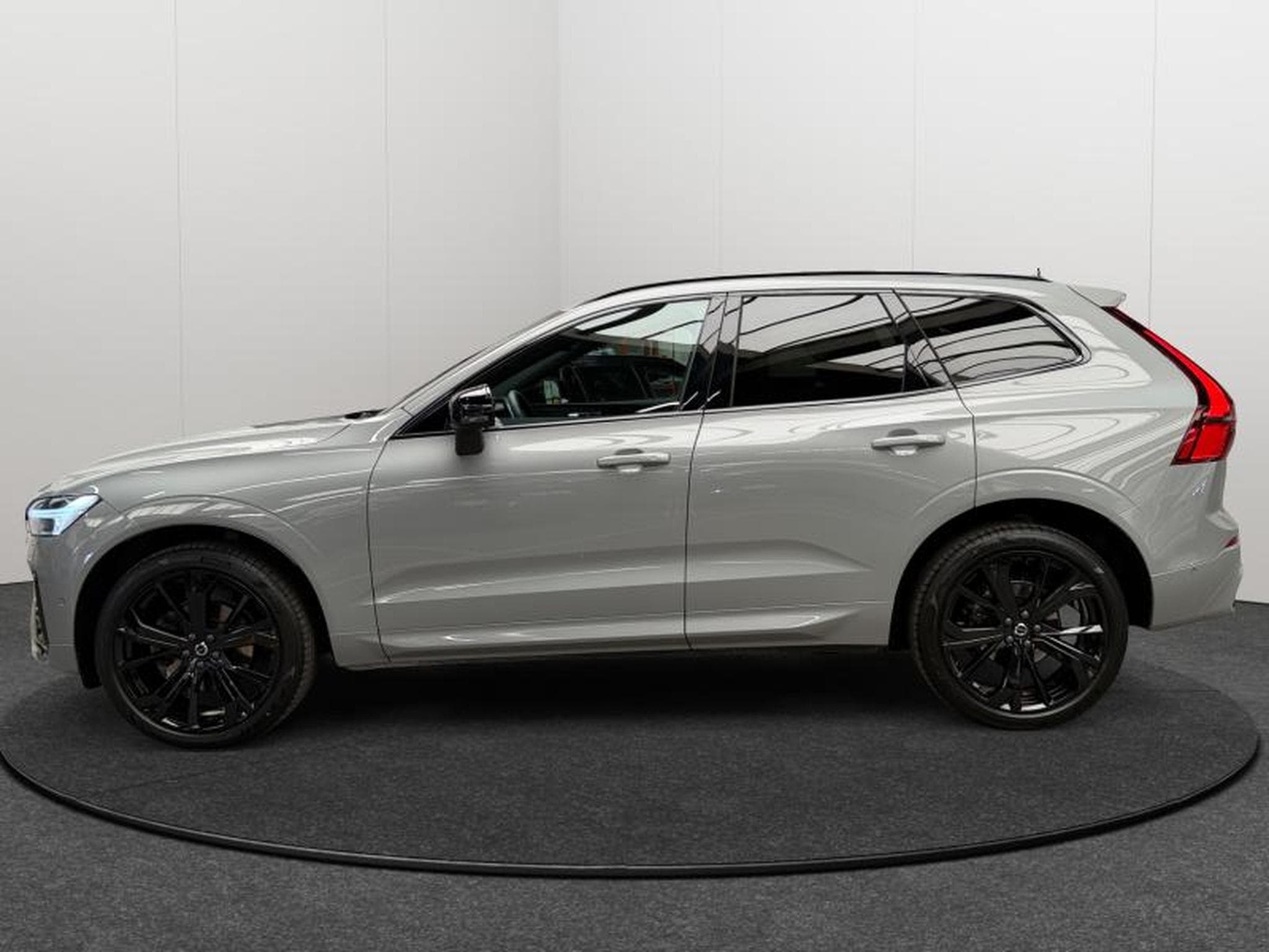 Volvo XC60 B5 AWD Plus Black Edition / FL 2026 (2025) - Foto 2