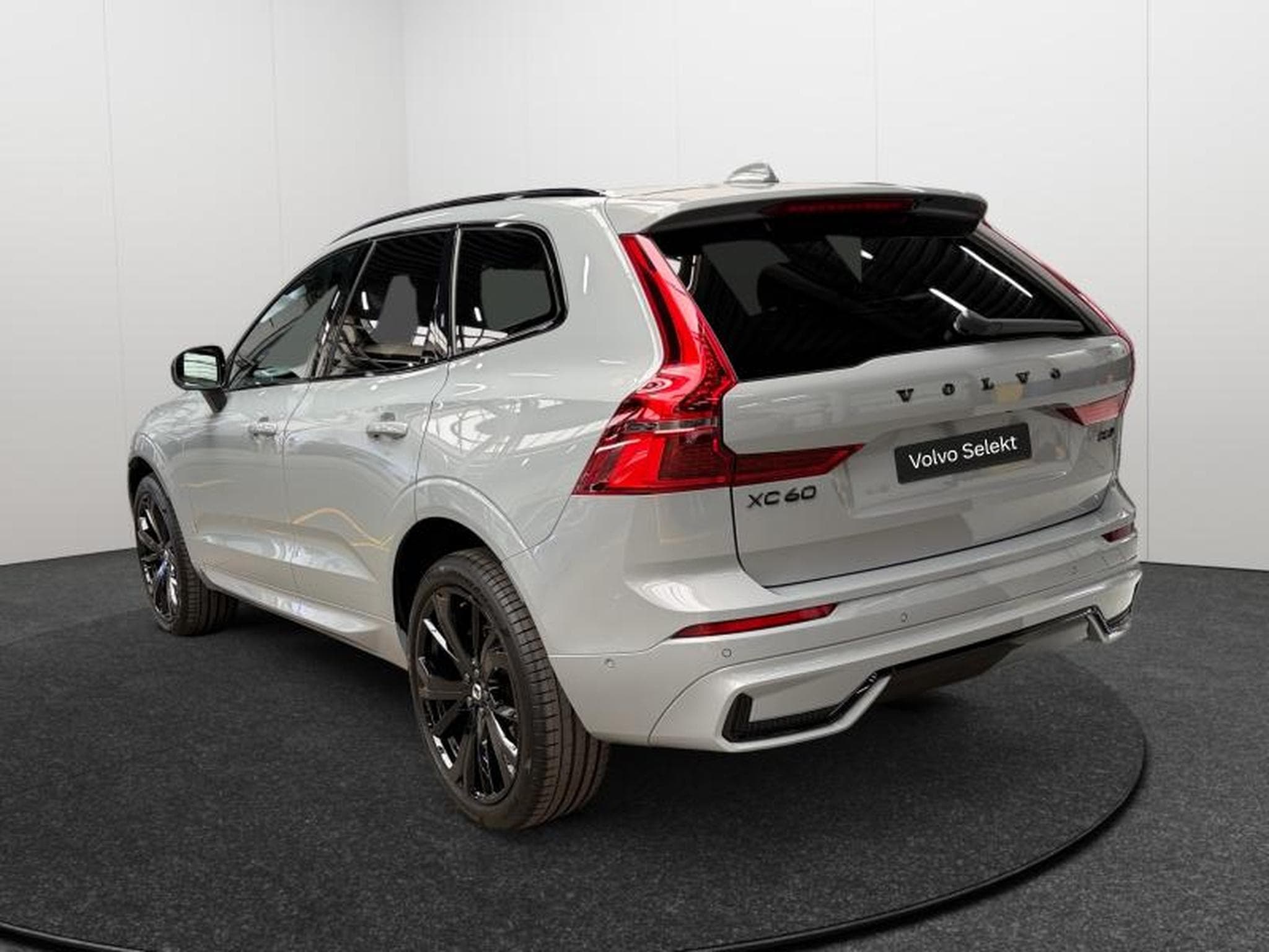 Volvo XC60 B5 AWD Plus Black Edition / FL 2026 (2025) - Foto 3