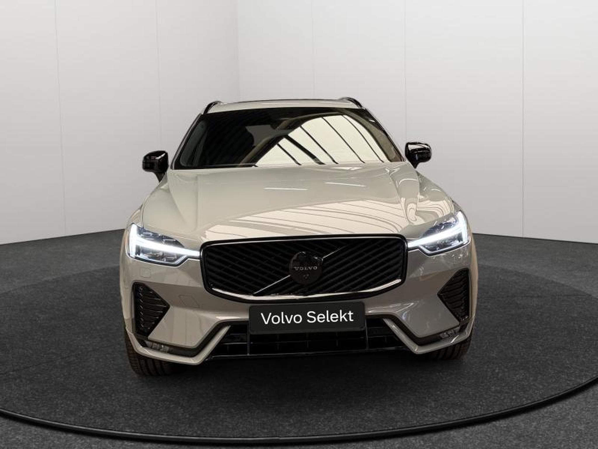 Volvo XC60 B5 AWD Plus Black Edition / FL 2026 (2025) - Foto 8