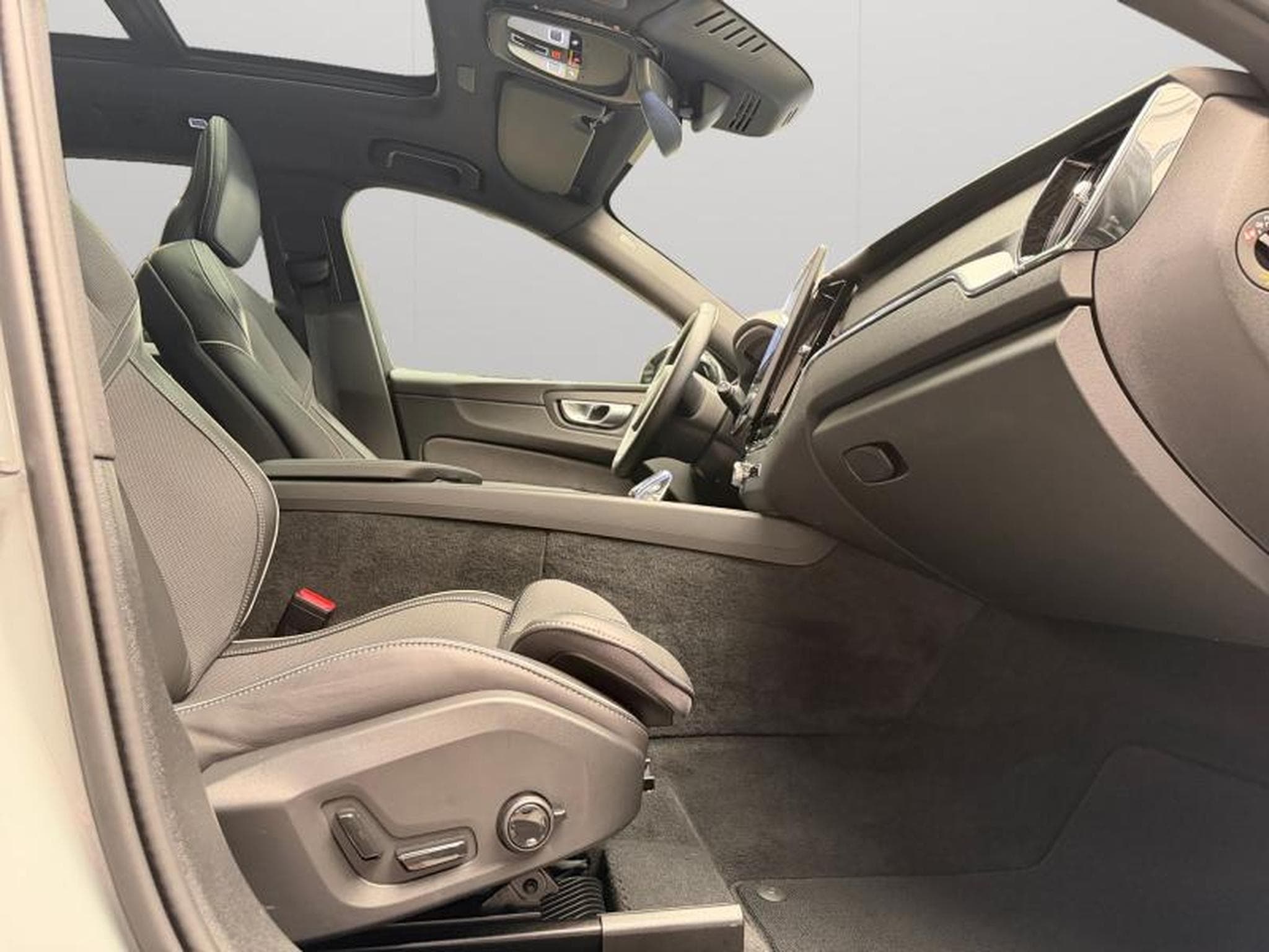 Volvo XC60 B5 AWD Plus Black Edition / FL 2026 (2025) - Foto 15