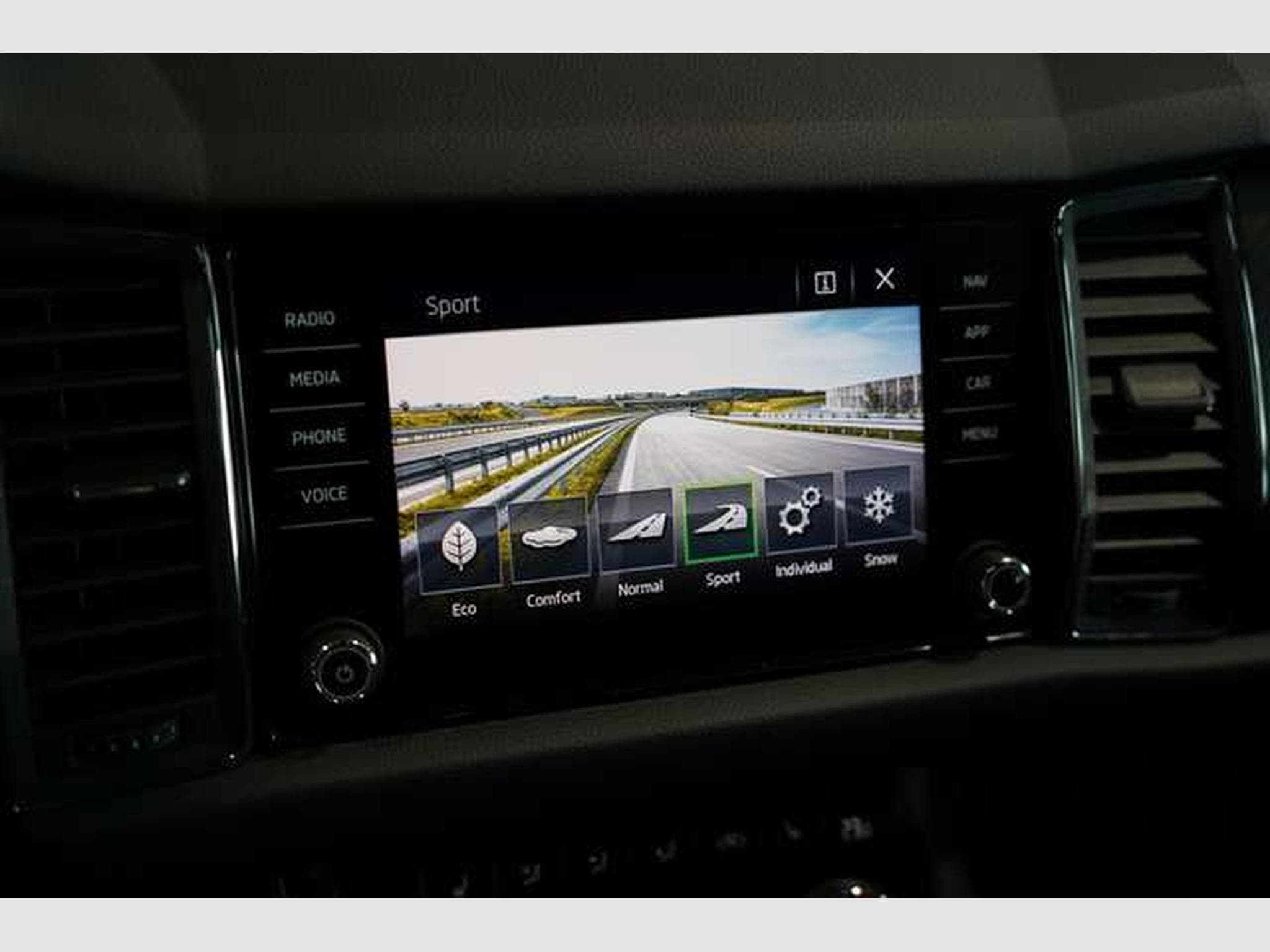 Skoda Kodiaq Sportline 4x4 DSG *2.H *ACC *Kamera *AHK (2019) - Photo 37