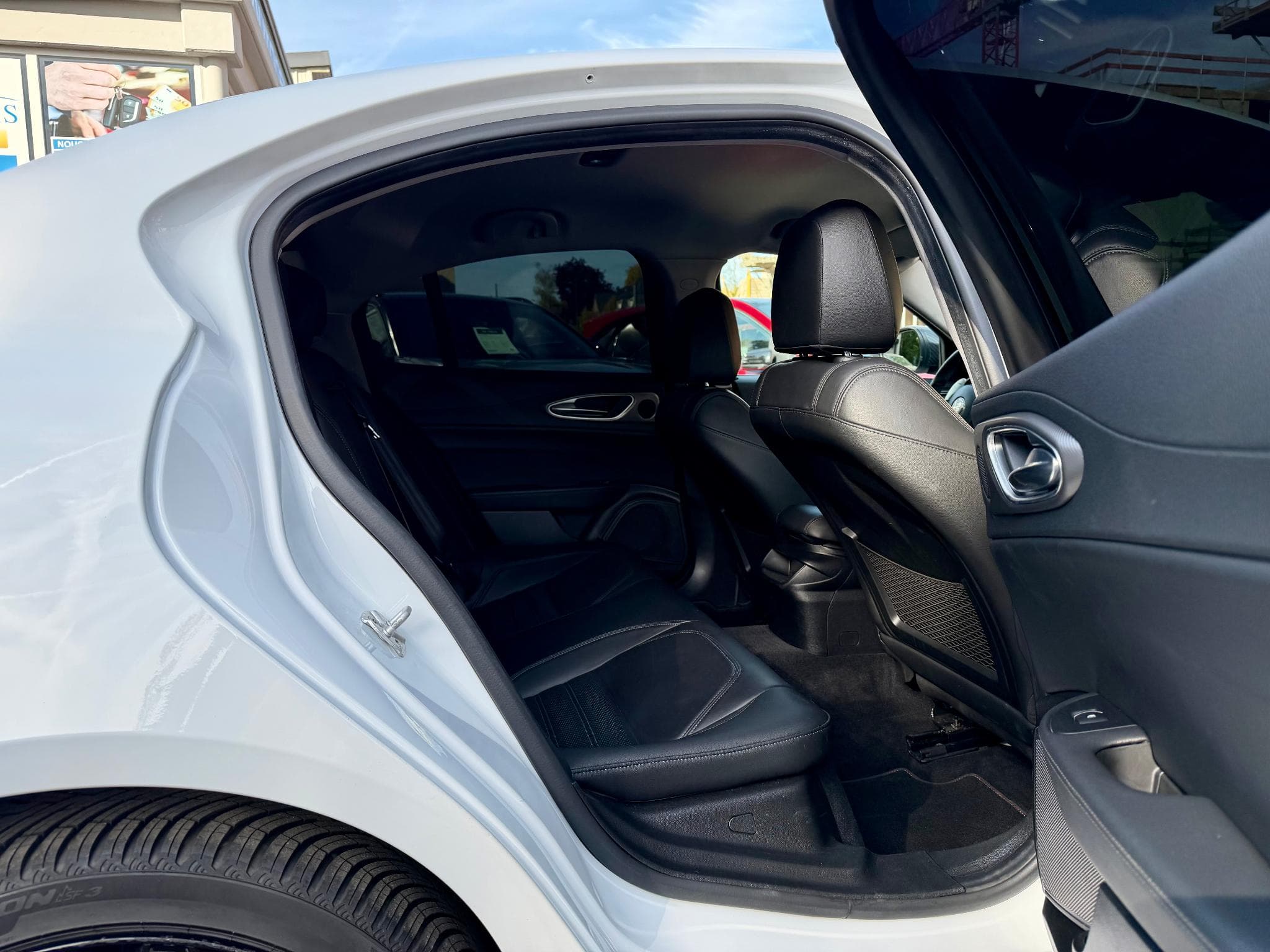 Alfa-Romeo Giulia 2.0 Turbo 280 AT Q4 Veloce (2019) - Foto 10