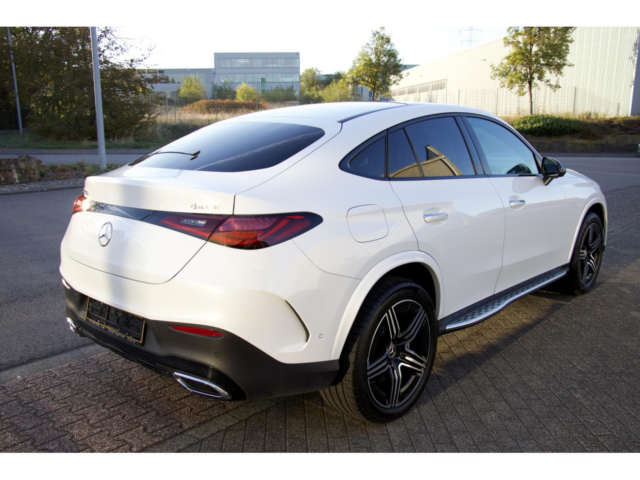 Mercedes GLC 300 e Coupe 4Matic AMG Line Advanced Pano 20" 360 (2024) - Foto 6