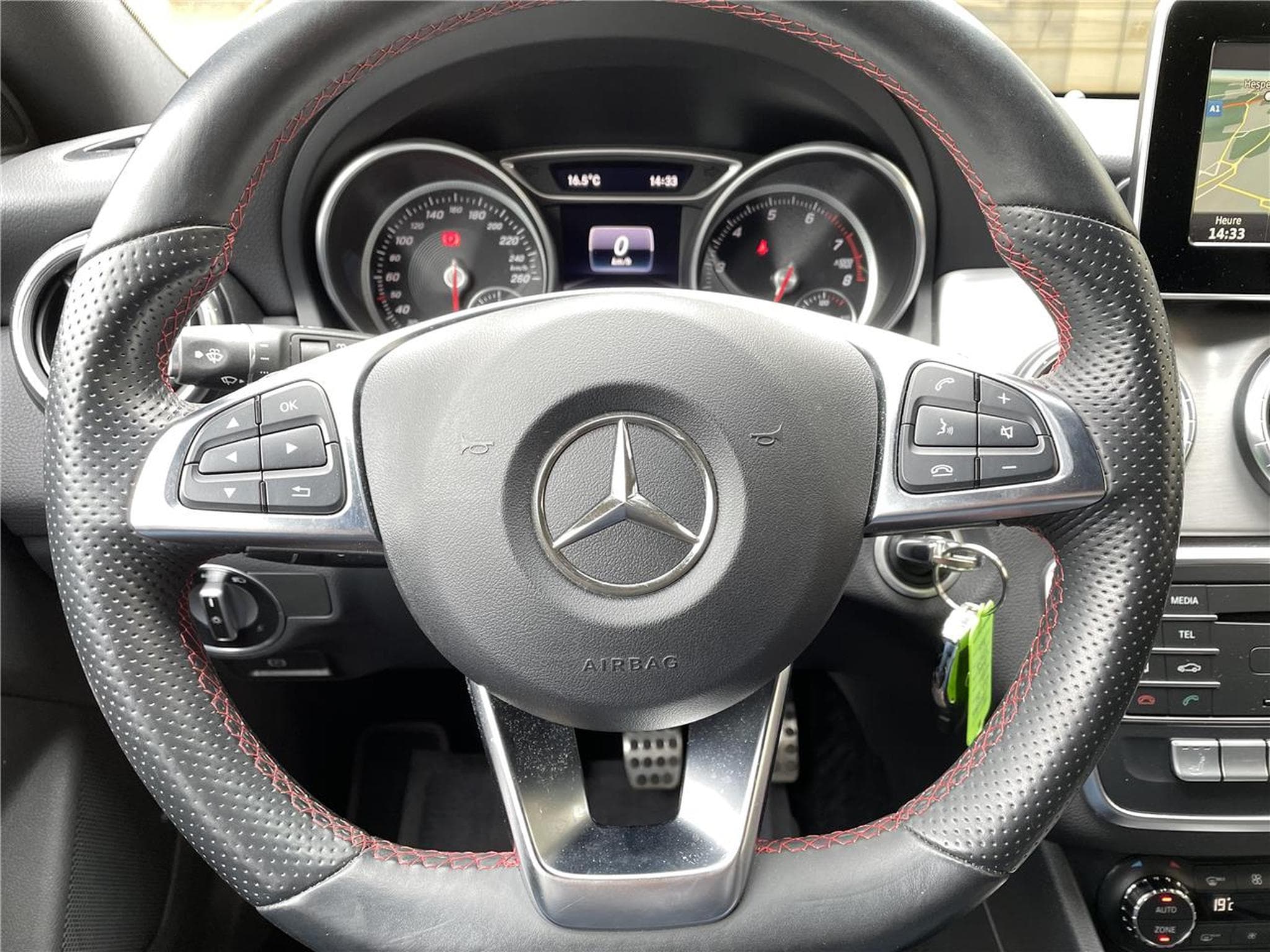 Mercedes CLA 180 122 CV SHOOTING BRAKE AMG LINE GPS CLA (2016) - Photo 9