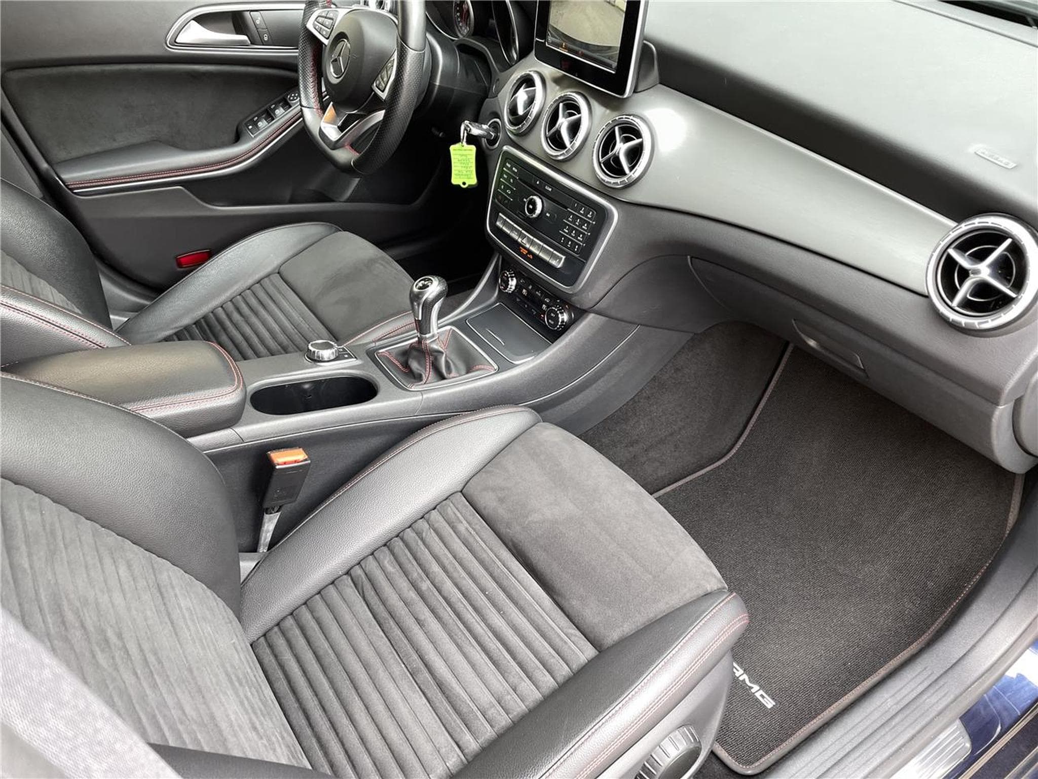 Mercedes CLA 180 122 CV SHOOTING BRAKE AMG LINE GPS CLA (2016) - Photo 11