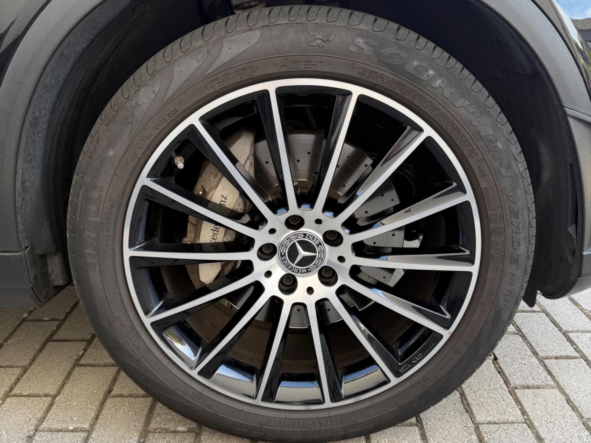 Mercedes GLC 300 AMG-Line (2019) - Photo 9