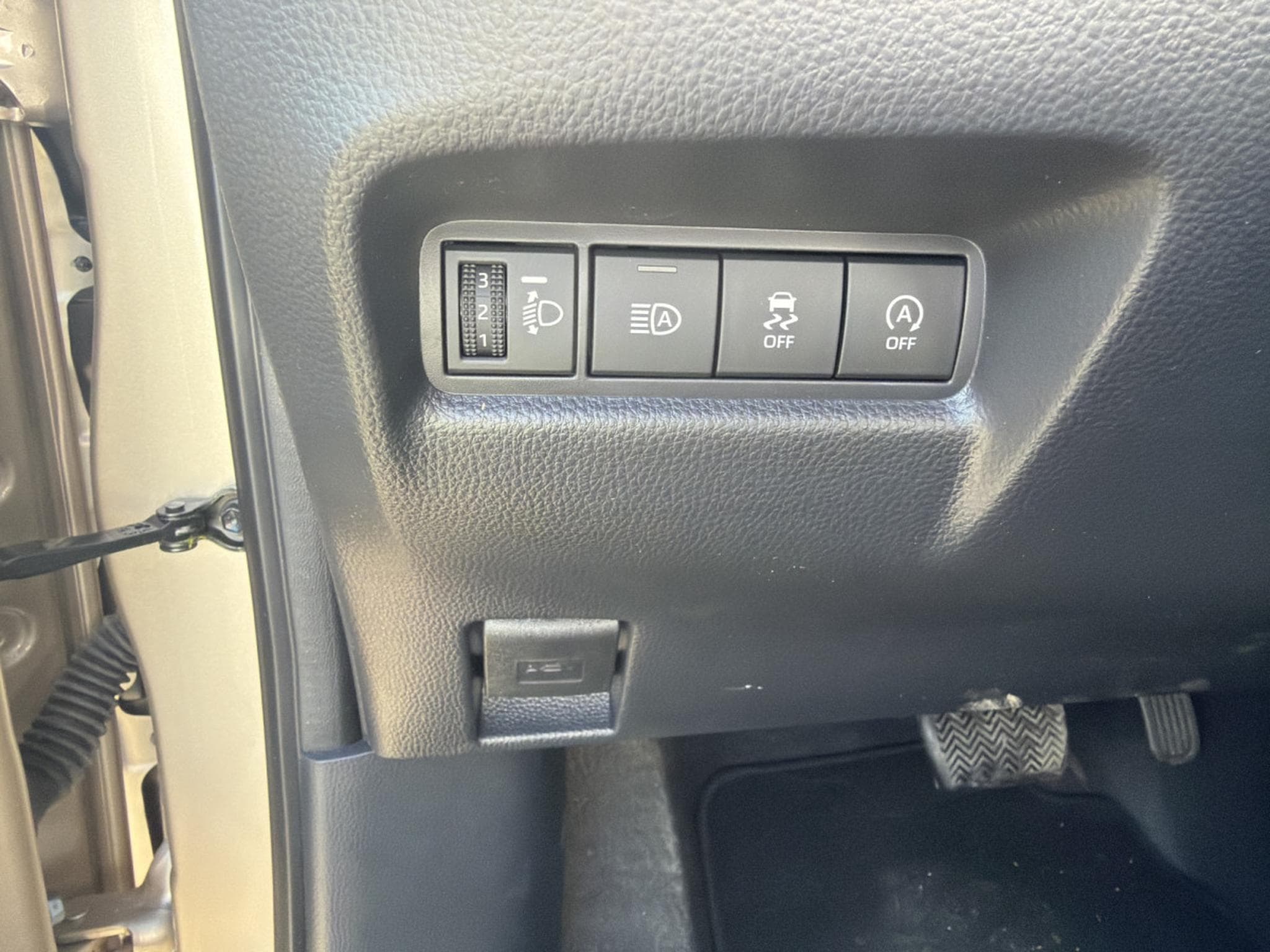Toyota Aygo Aygo X 1.0 VVT-I CVT ENVY (2024) - Photo 7