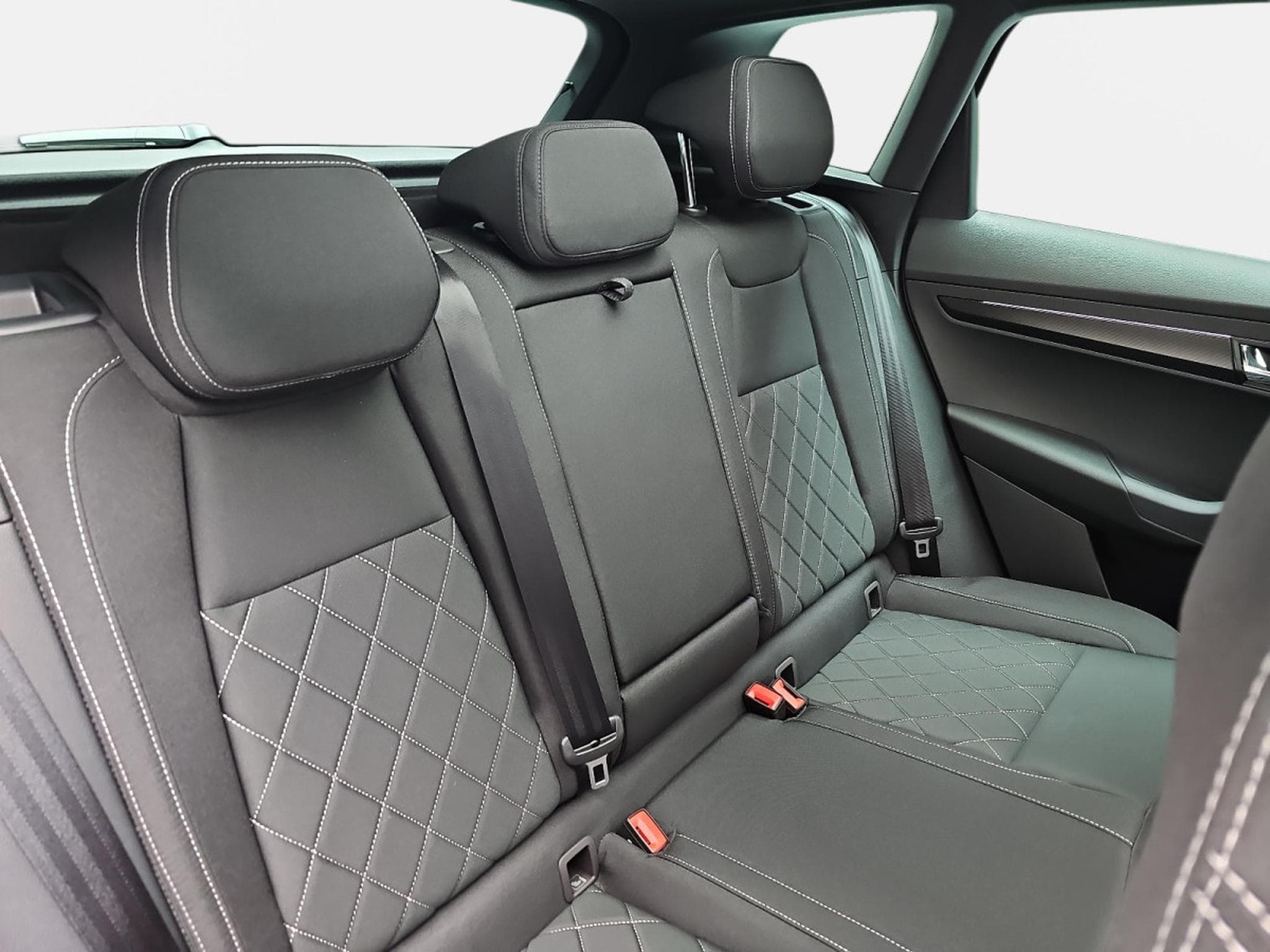 Skoda Karoq 1.5 TSi 150 DSG SPORTLINE (2026) - Foto 14