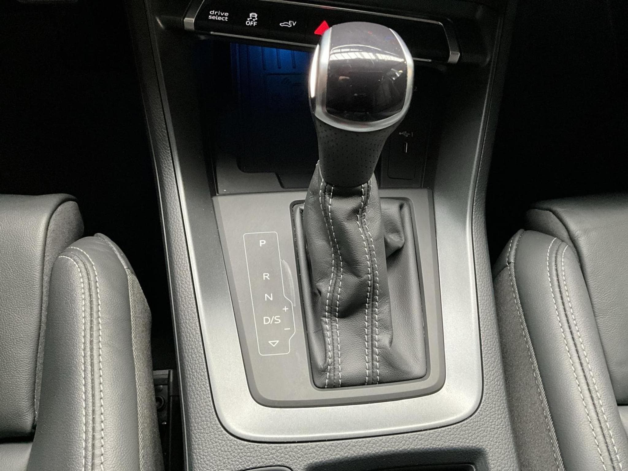 Audi Q3 SB+45TFSI+S-line+S-Tronic+P.Premium+LM19+Black-Style (2023) - Foto 12