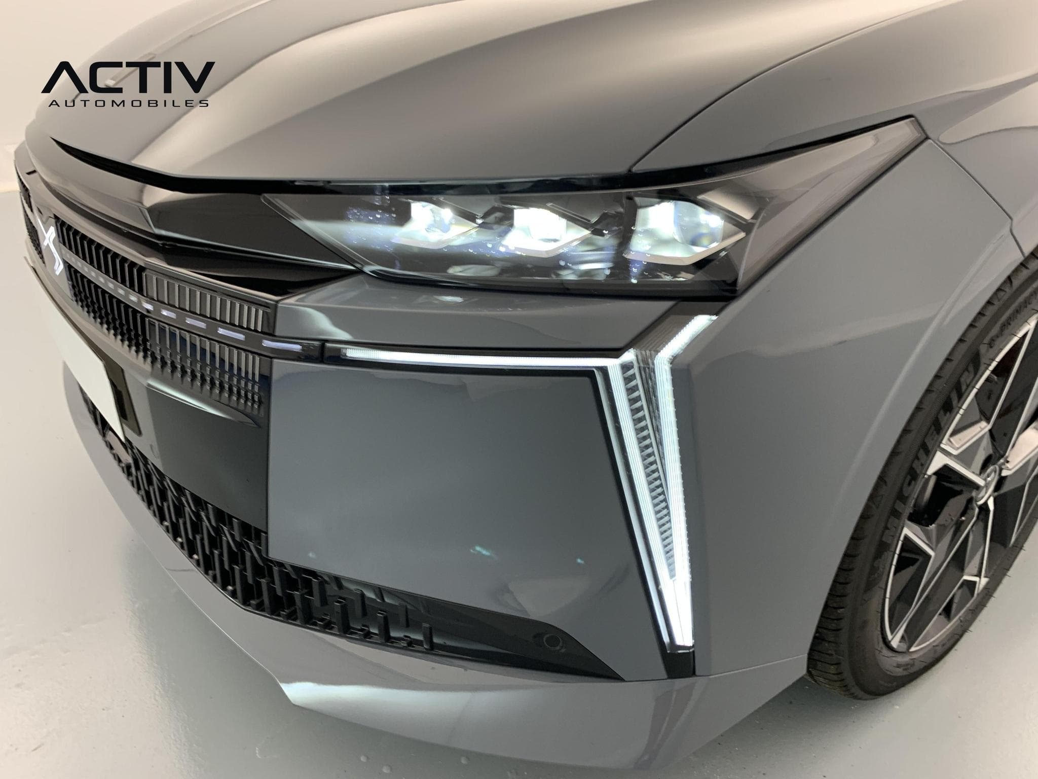 DS Automobiles DS4 Hybride 145 e-DCT6 Etoile - Alcantara (2025) - Foto 25