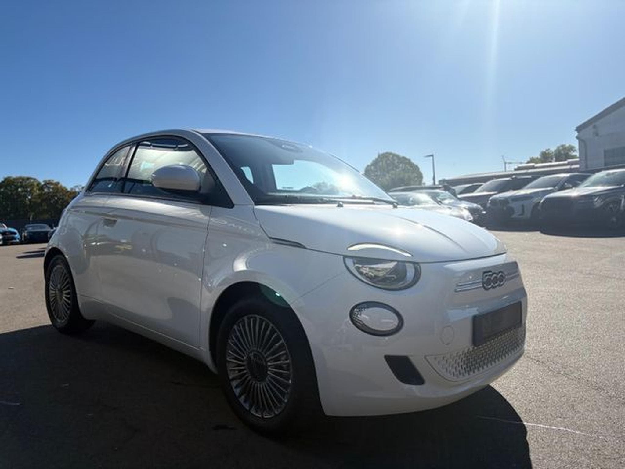 Fiat 500 500e*1.HD*42 KW GROßE REICHWEITE*SCHNELL LADE* (2023) - Photo 5